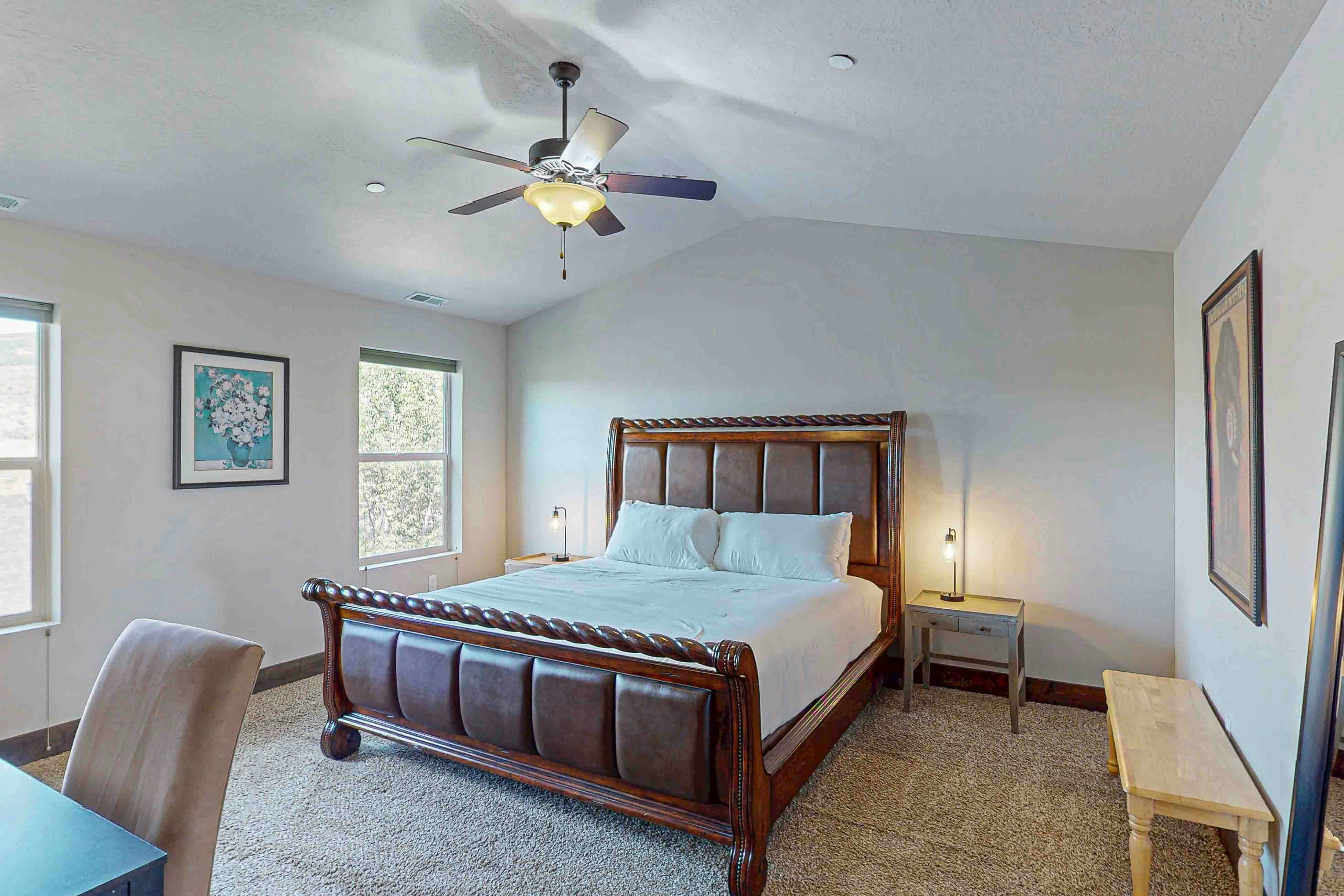 Happy Tails Hideout - Pet Friendly & Private Hot Tub