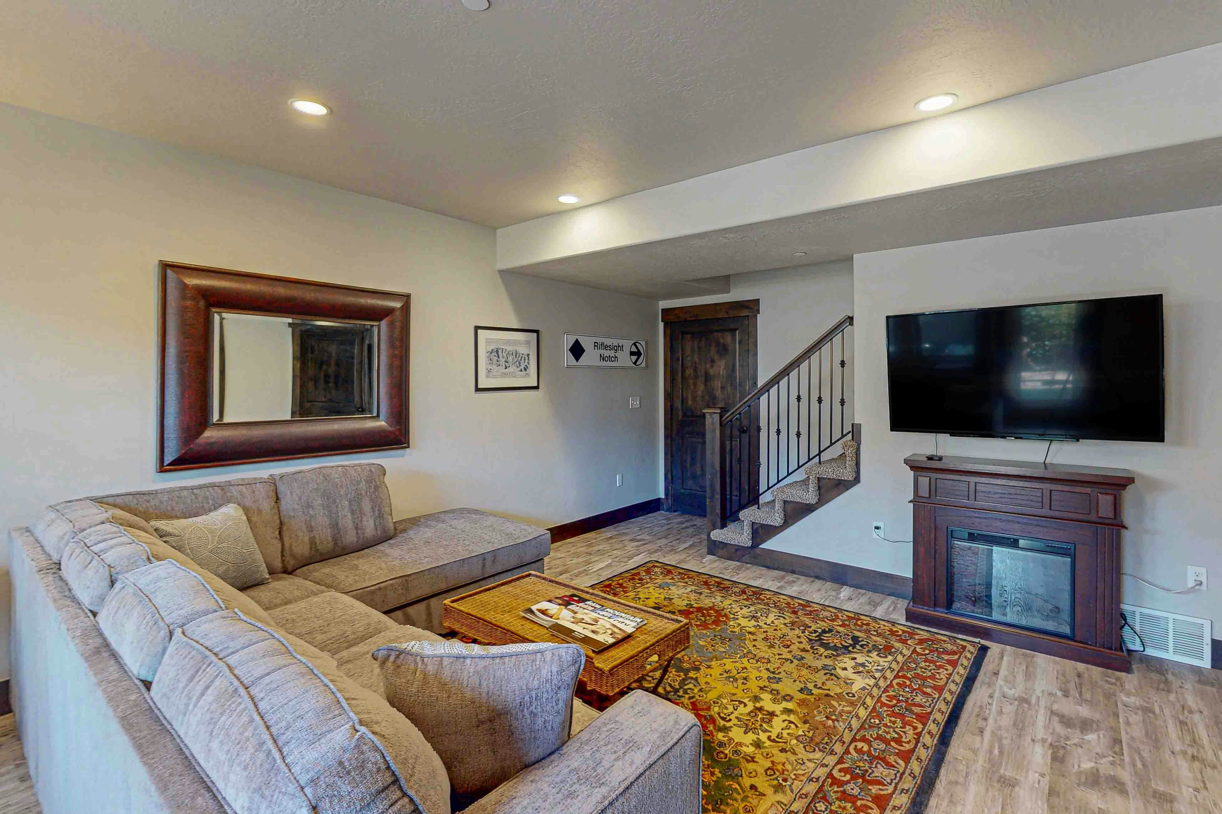 Happy Tails Hideout - Pet Friendly & Private Hot Tub