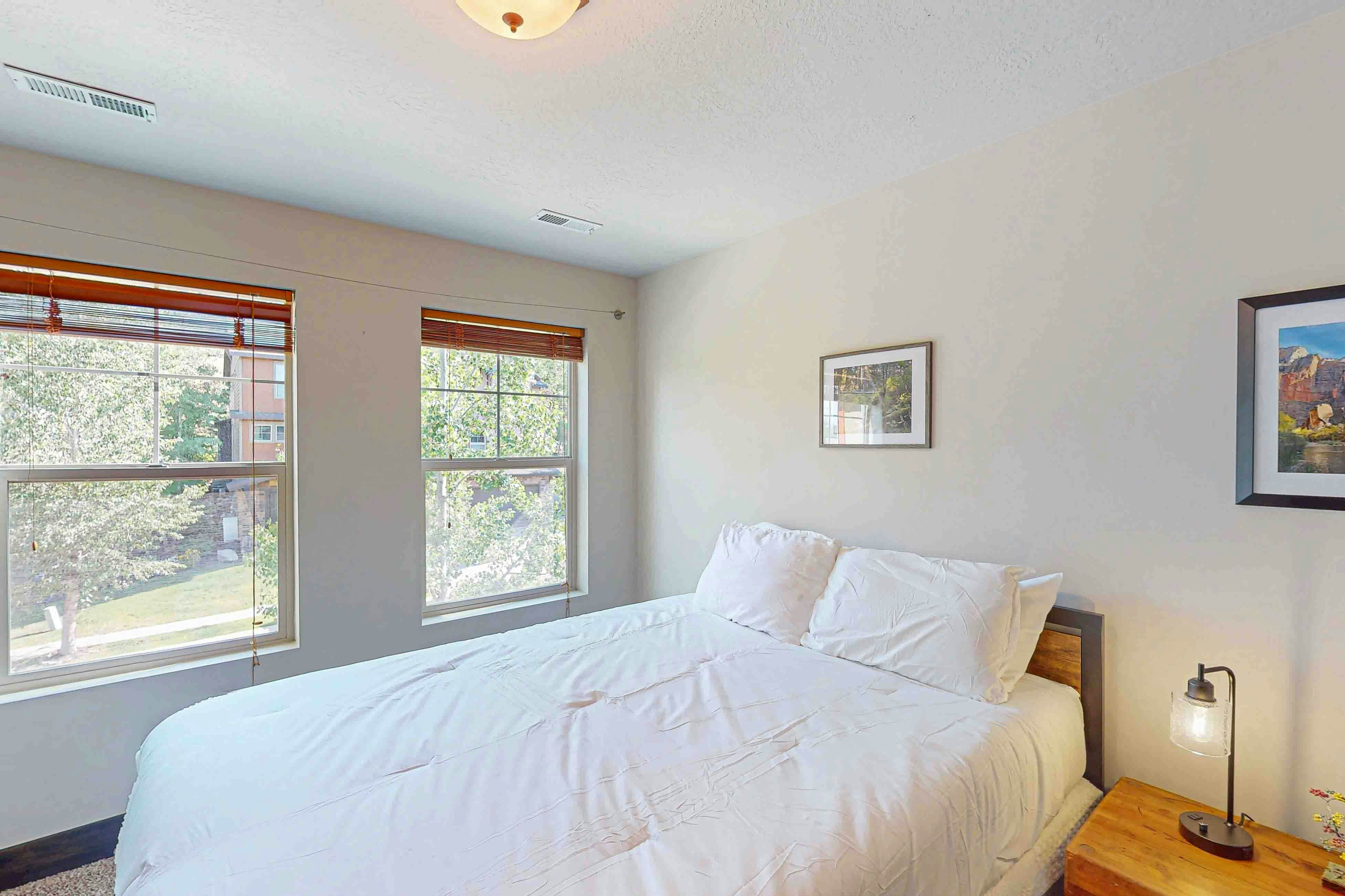 Happy Tails Hideout - Pet Friendly & Private Hot Tub