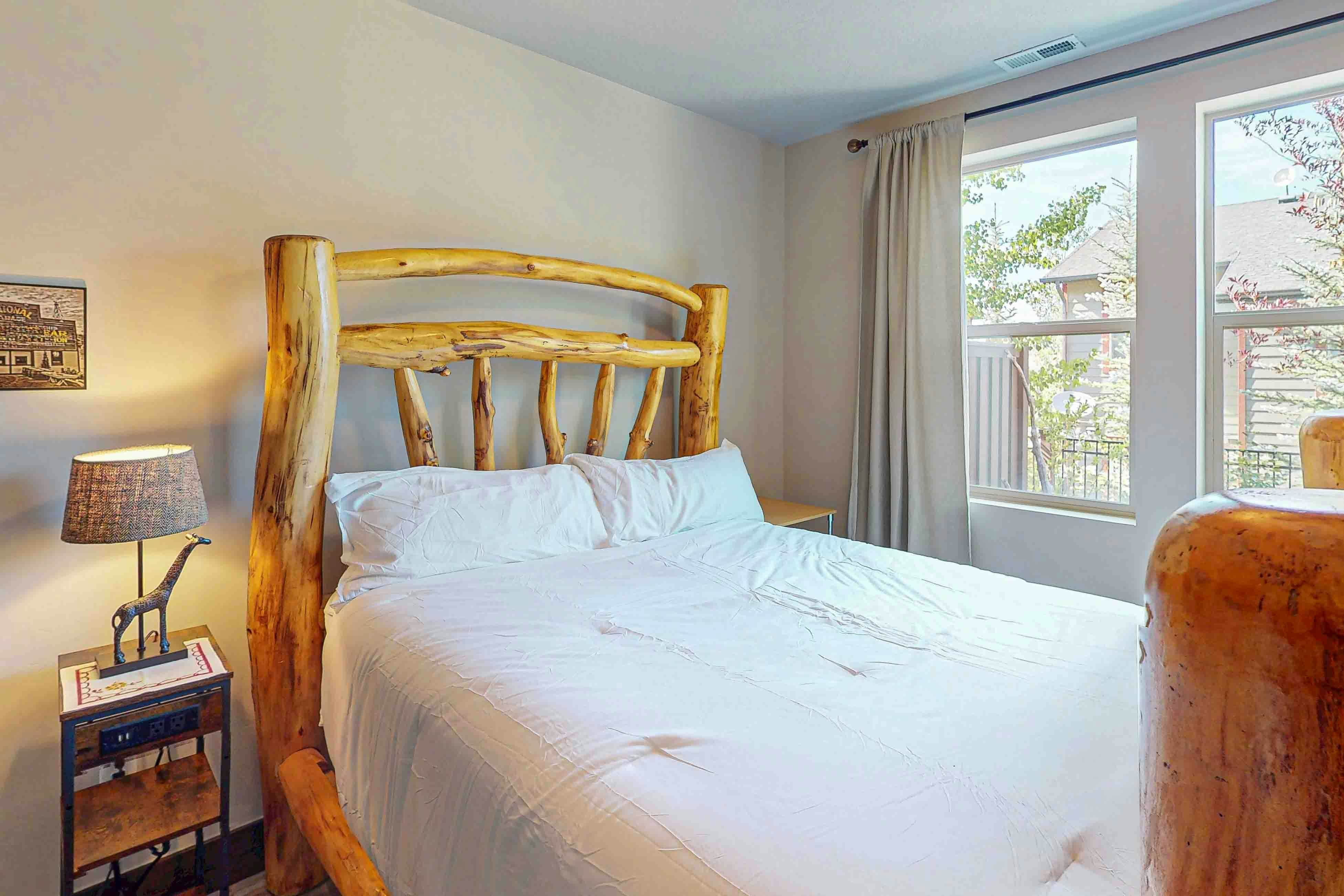 Happy Tails Hideout - Pet Friendly & Private Hot Tub