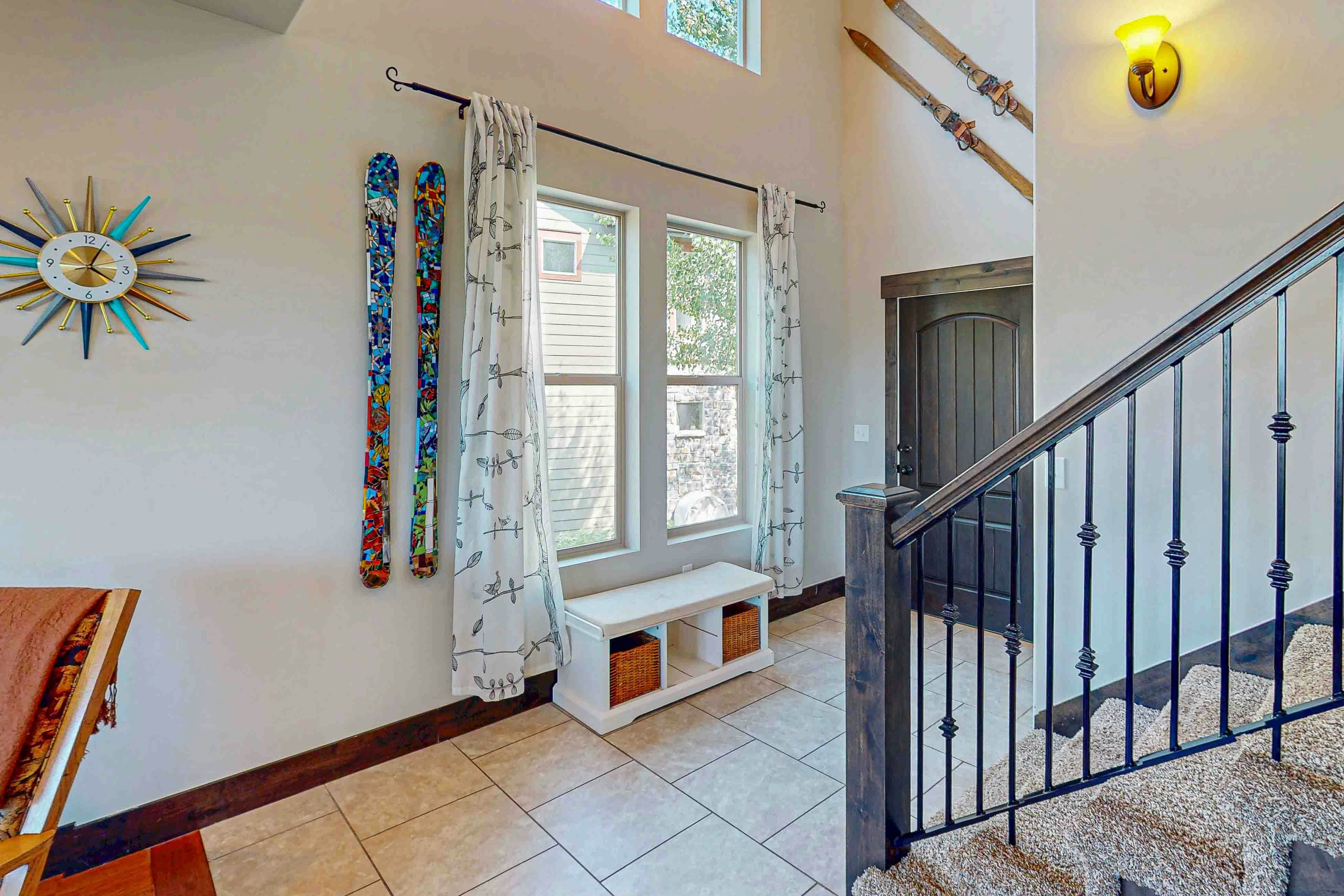 Happy Tails Hideout - Pet Friendly & Private Hot Tub