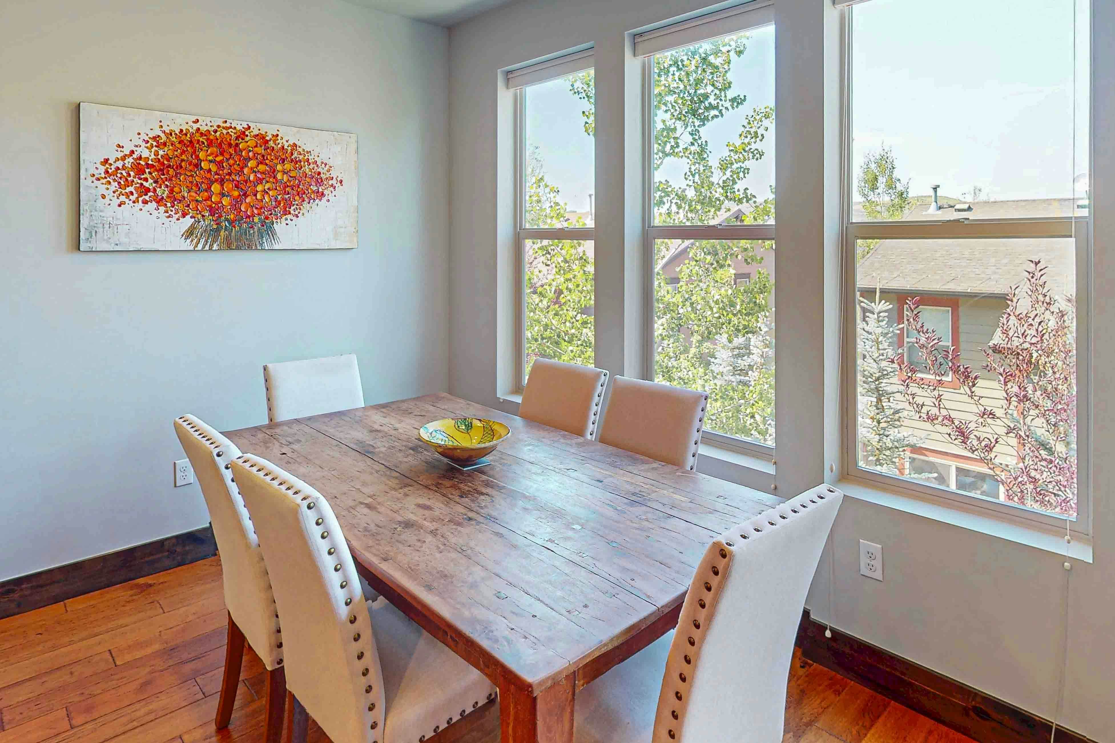 Happy Tails Hideout - Pet Friendly & Private Hot Tub