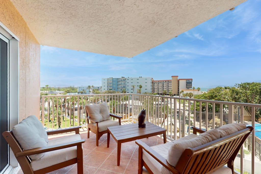 Upscale condo with gorgeous Gulf views and beachfront heated pool and spa — Indian Shores, FL — vacation rental