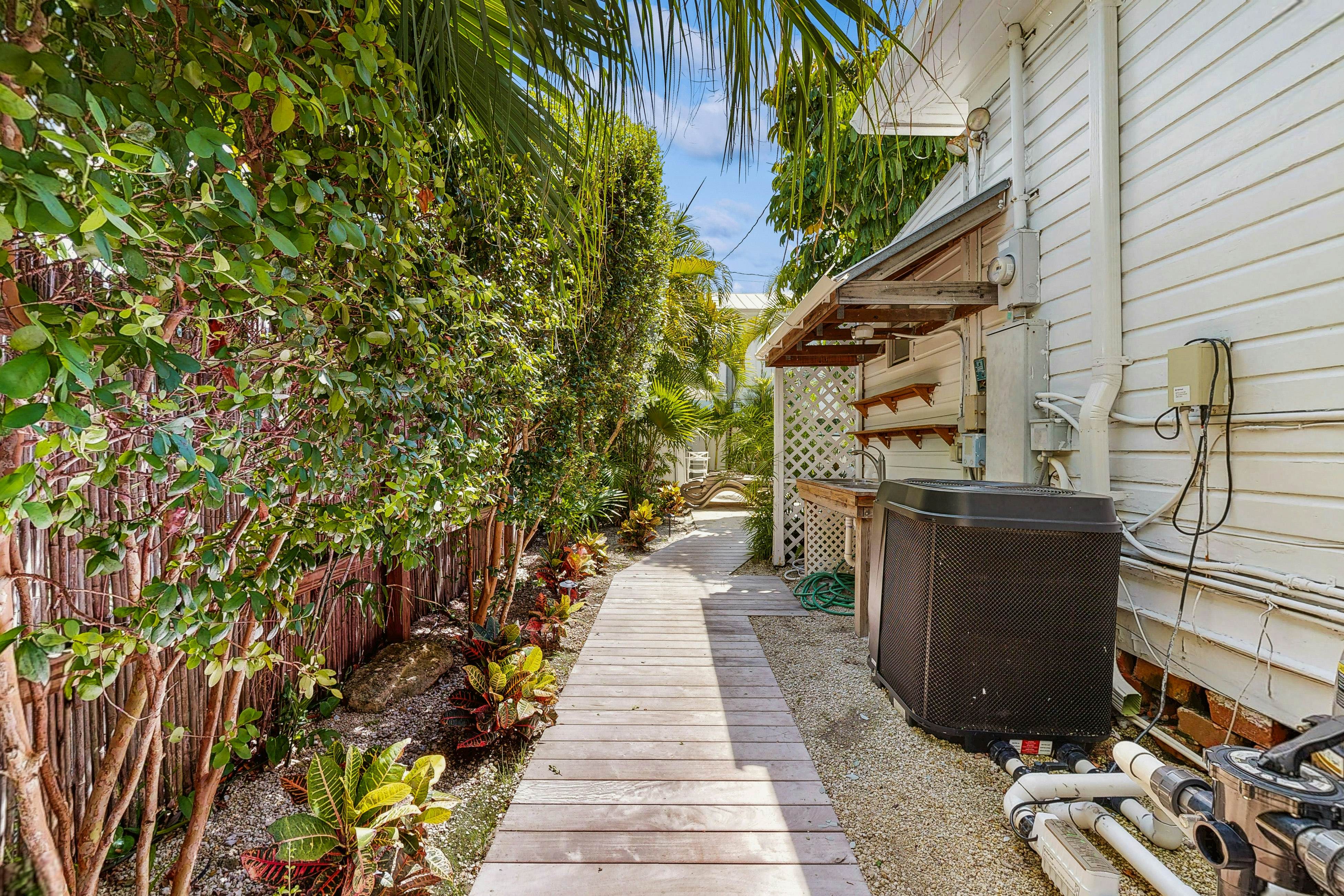 Papa's Hideaway  - Garden of Eden