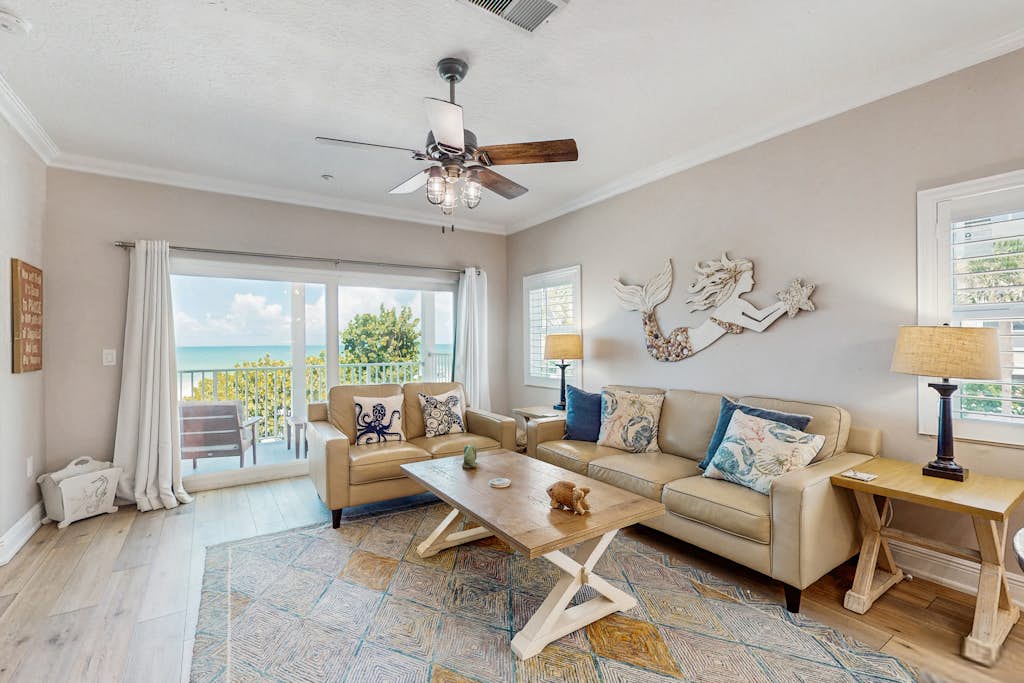 Beachfront condo with EV charger WiFi AC one dog welcome — Indian Rocks Beach, FL — vacation rental