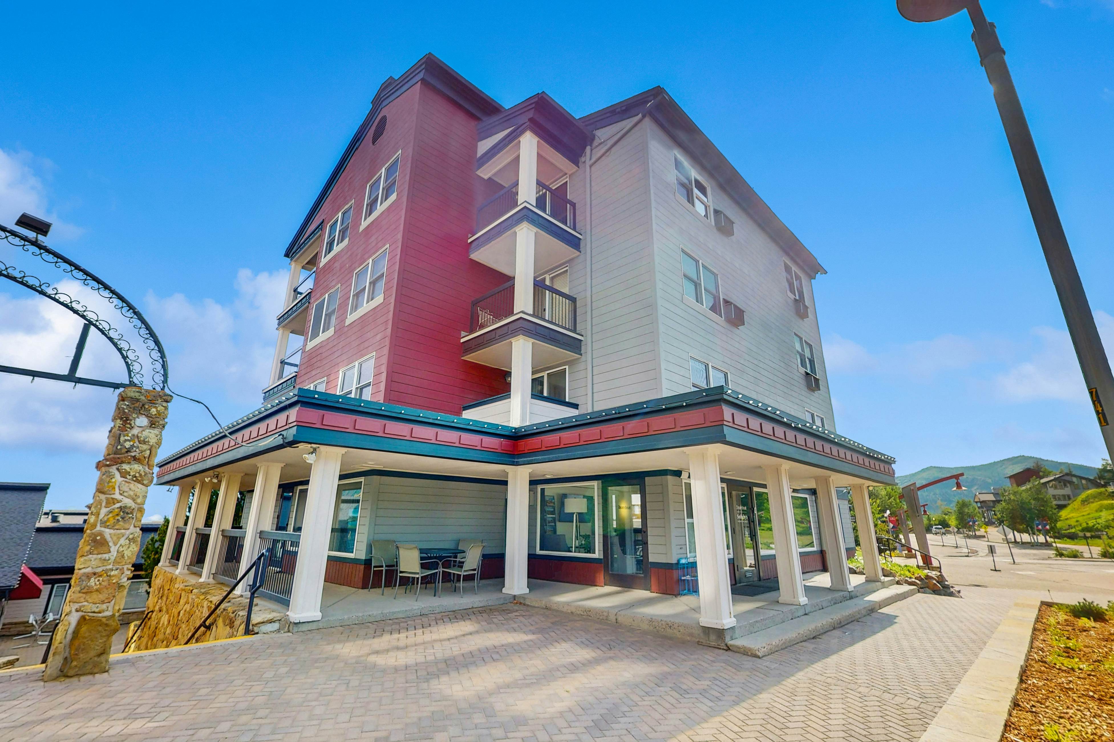 Torian Plum Plaza 304