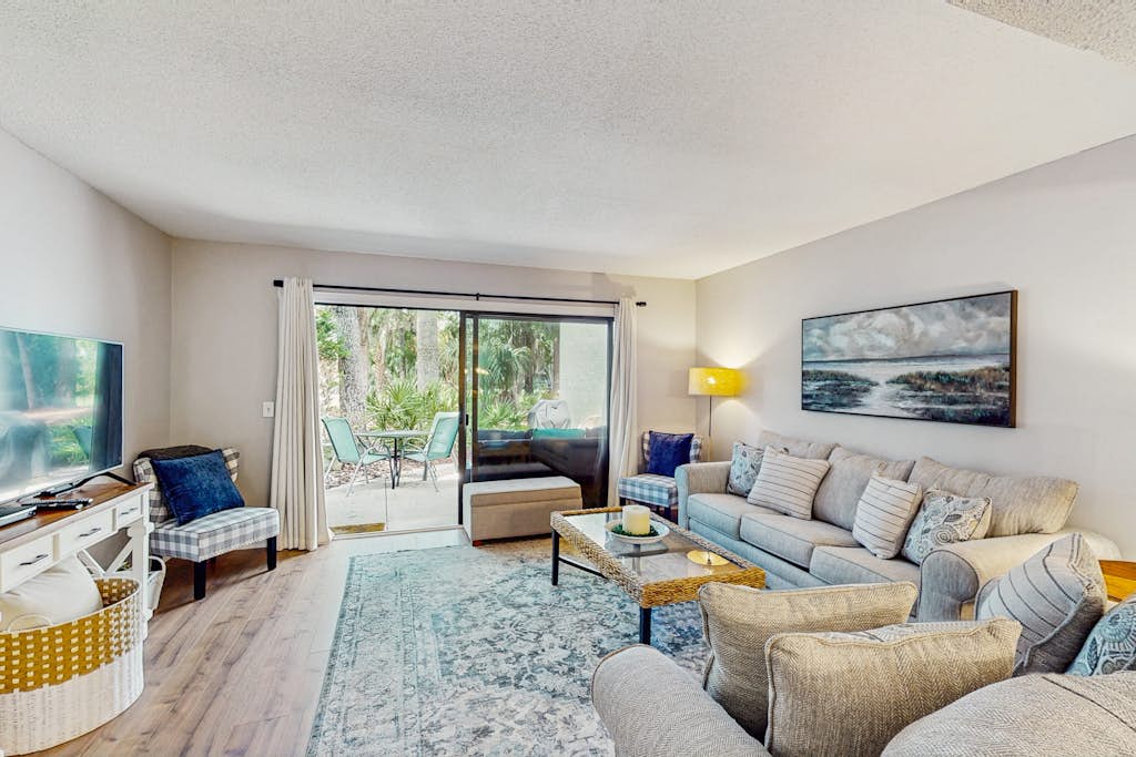 Welcoming condo on golf course, near Tennis, Beach, Golf Course & Coligny Plaza — Hilton Head, SC — vacation rental