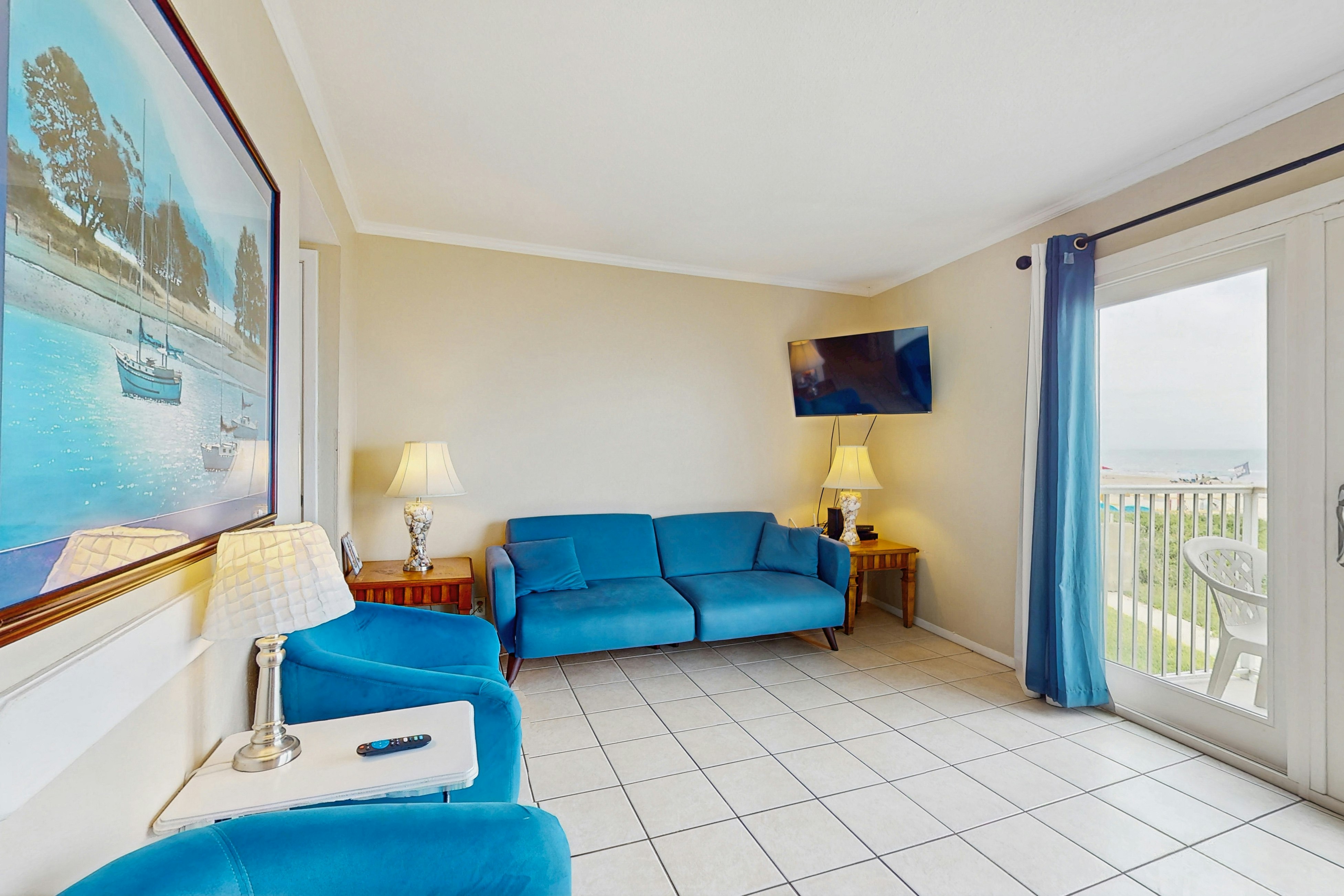 La Internacional Condominiums #203