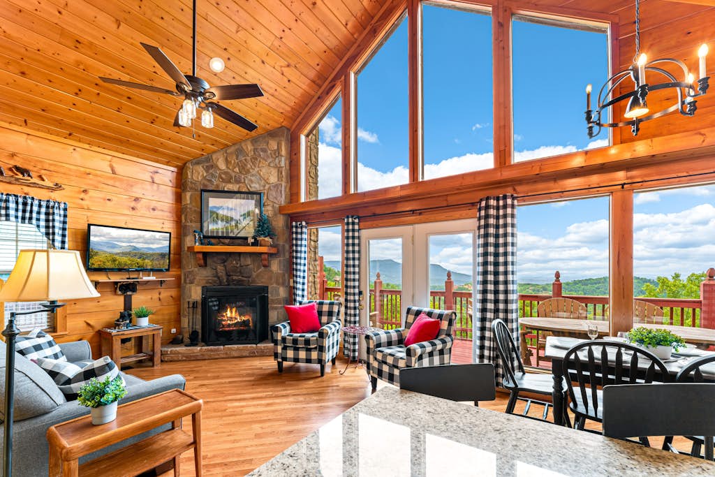 Bearfoot Inn - Sleeps 6ใปStunning ViewsใปGames โ Sevierville, TN โ vacation rental