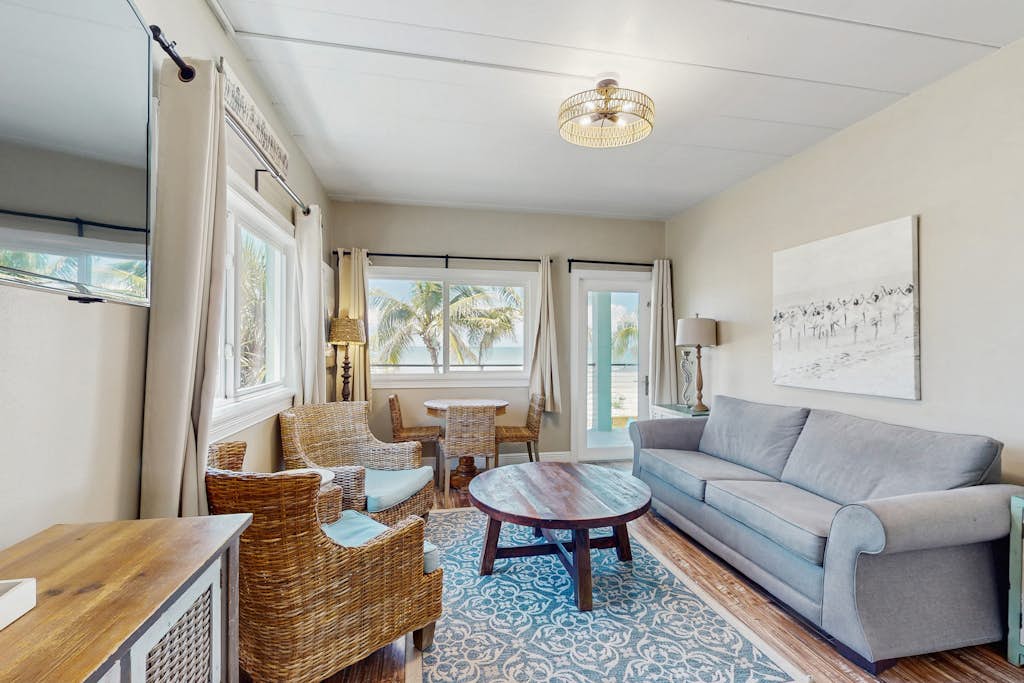 Gulf front condo top floor beach access full kitchen and central AC — Indian Shores, FL — vacation rental
