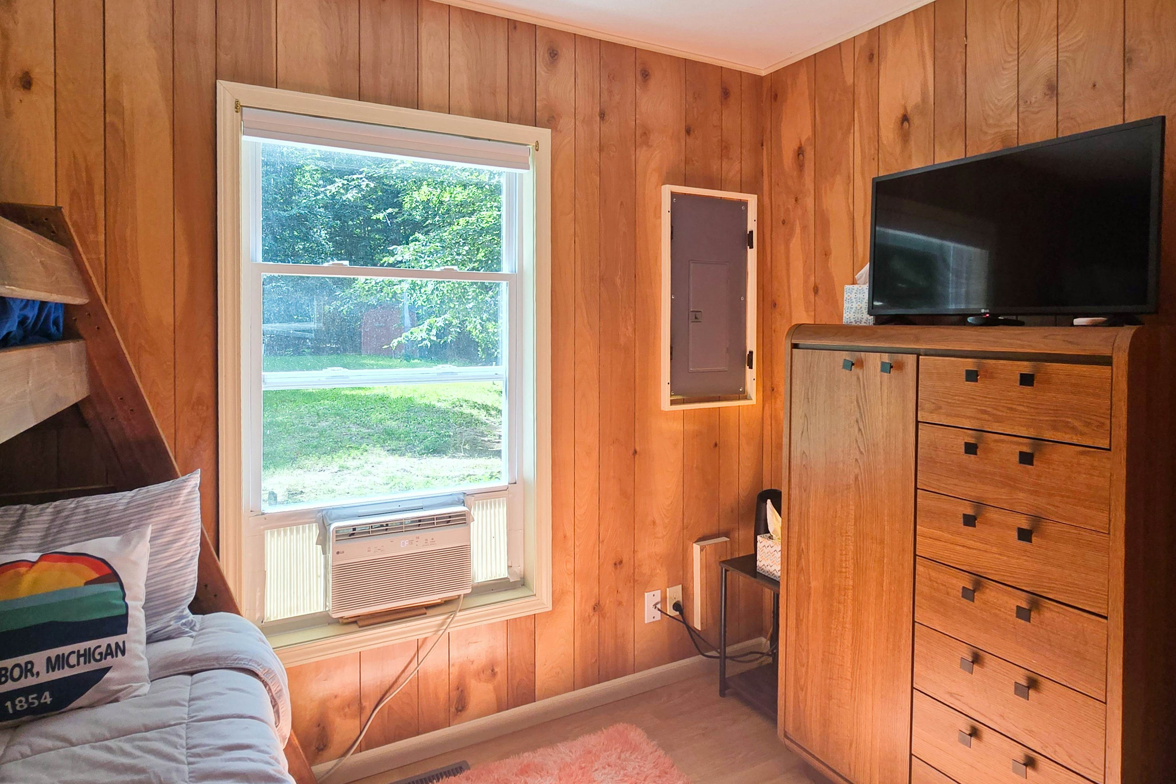 Dune Hideaway: On Little Glen Lake