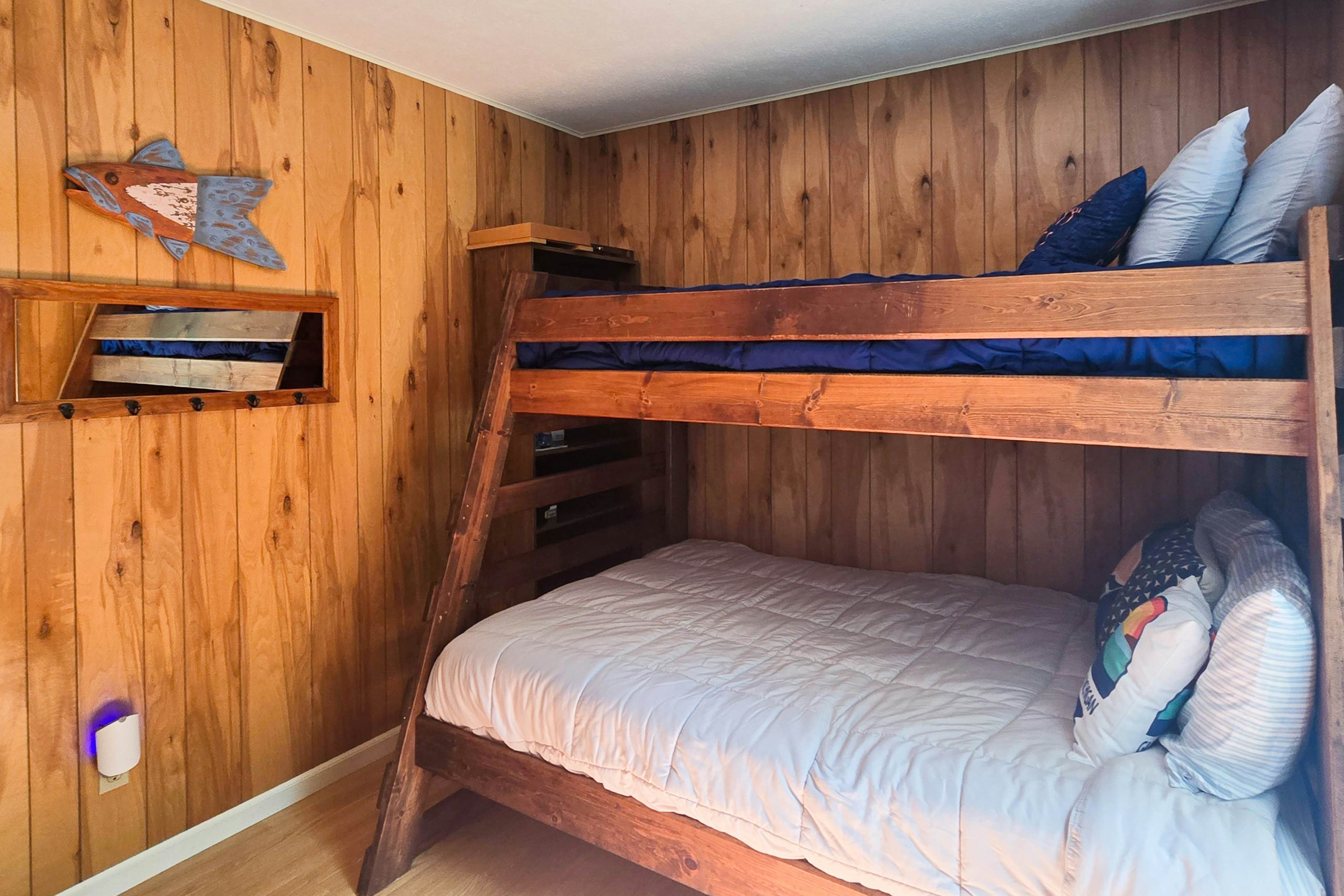 Dune Hideaway: On Little Glen Lake