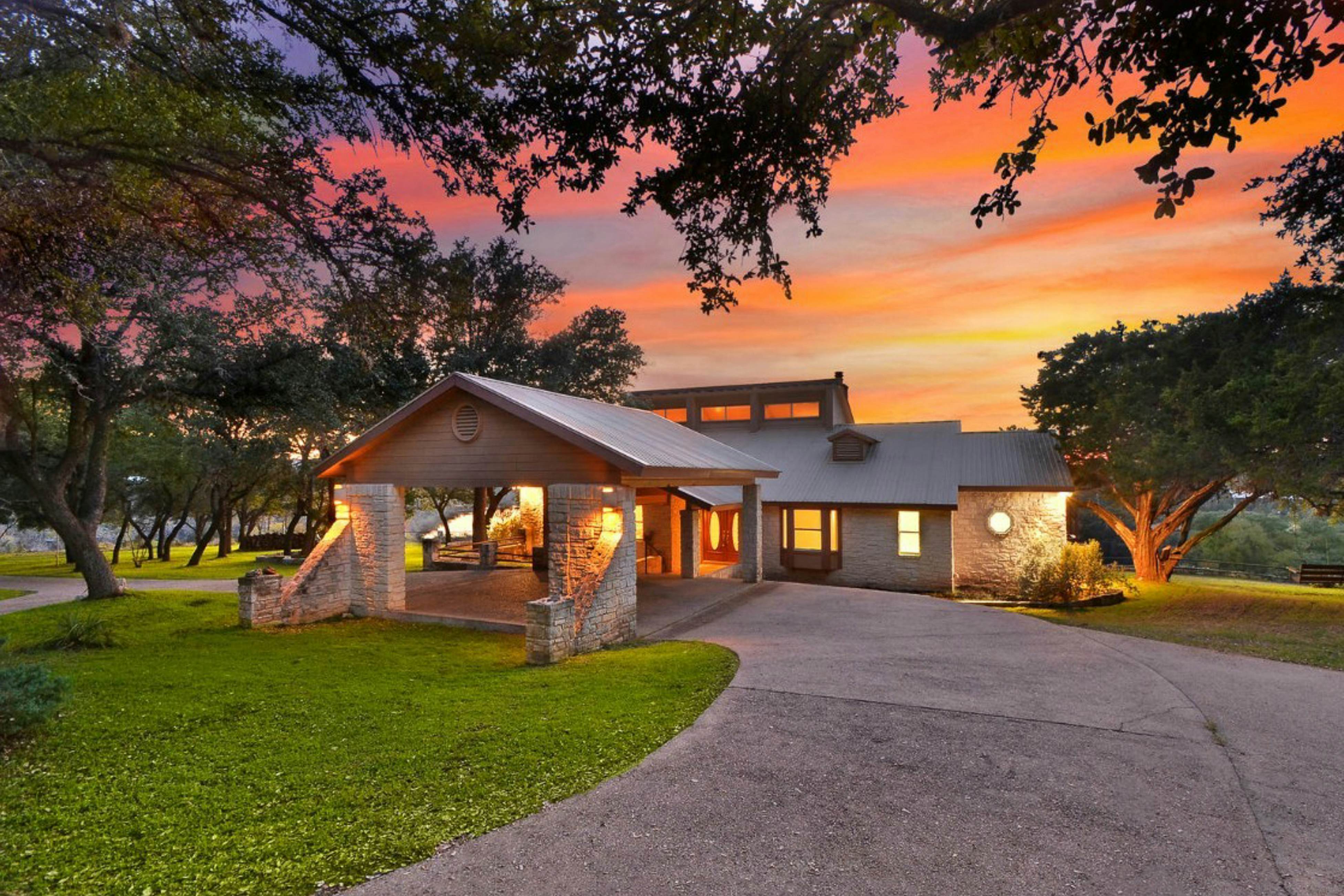 Regal Riverfront Retreat