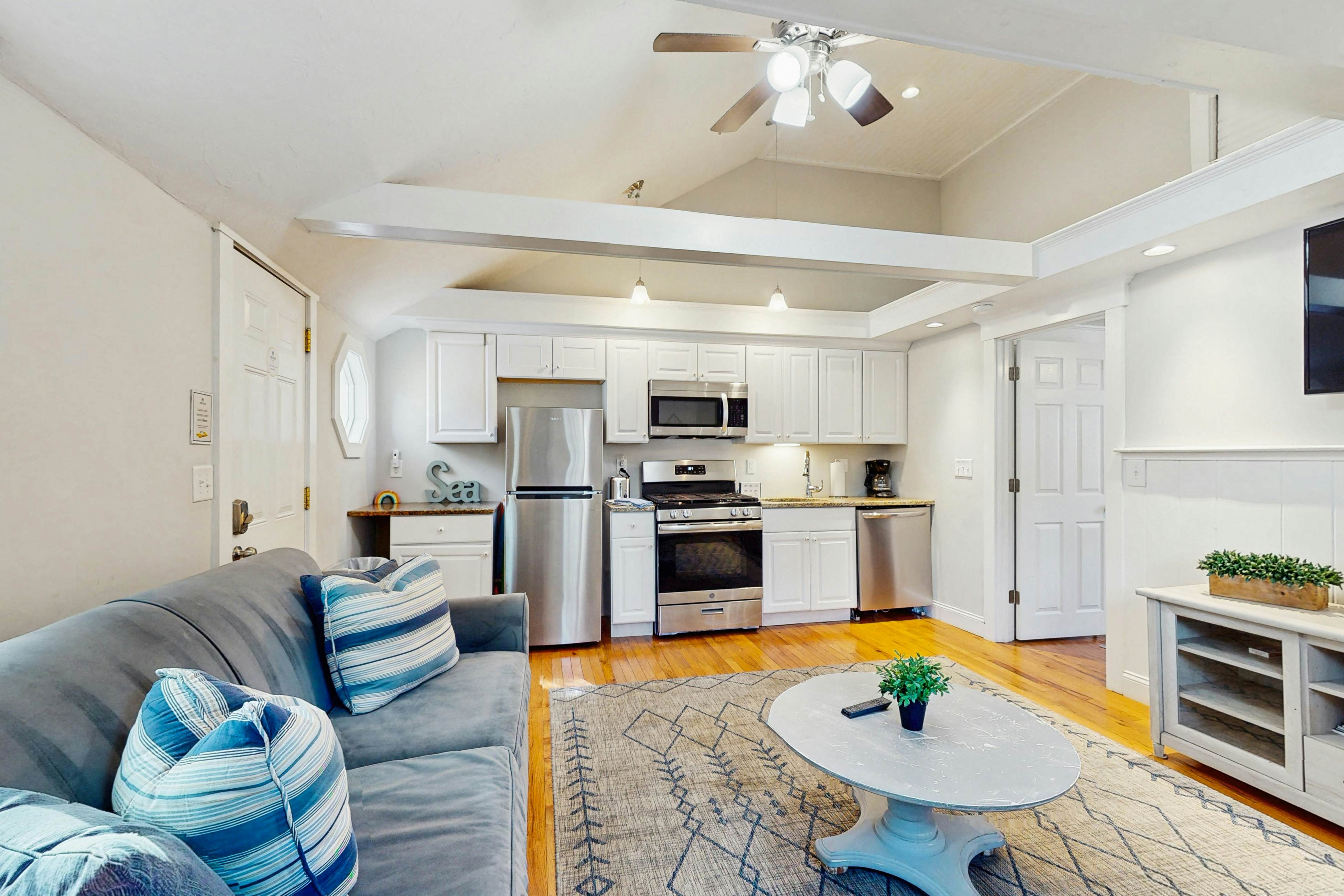 Salty Kisses Unit 22