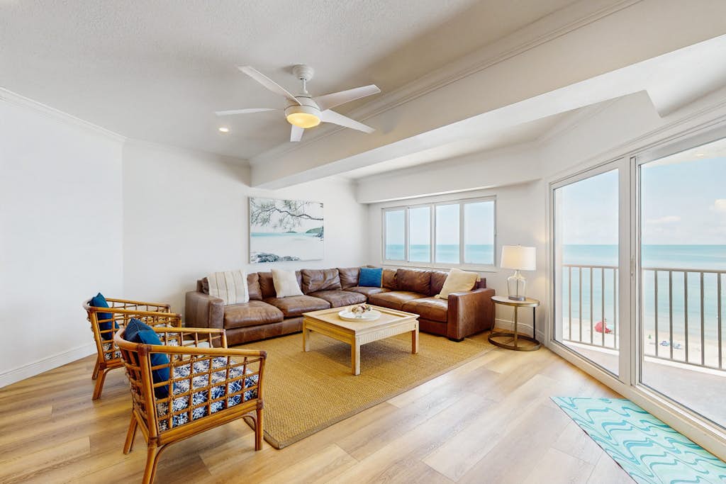 Dreamy condo with panoramic Gulf vIews and beachfront heated pool and spa — Indian Shores, FL — vacation rental