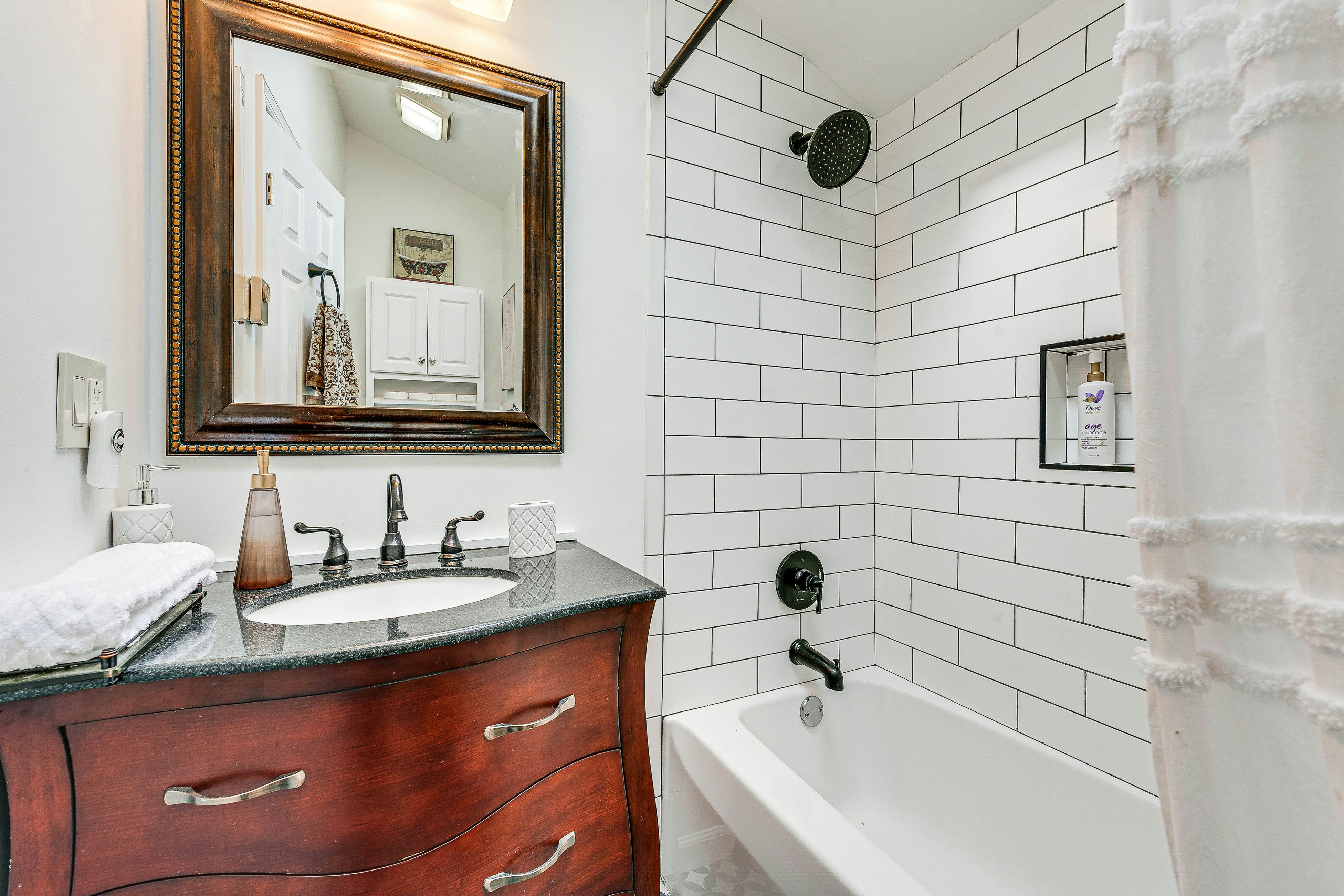 Emerald Lakes Getaway