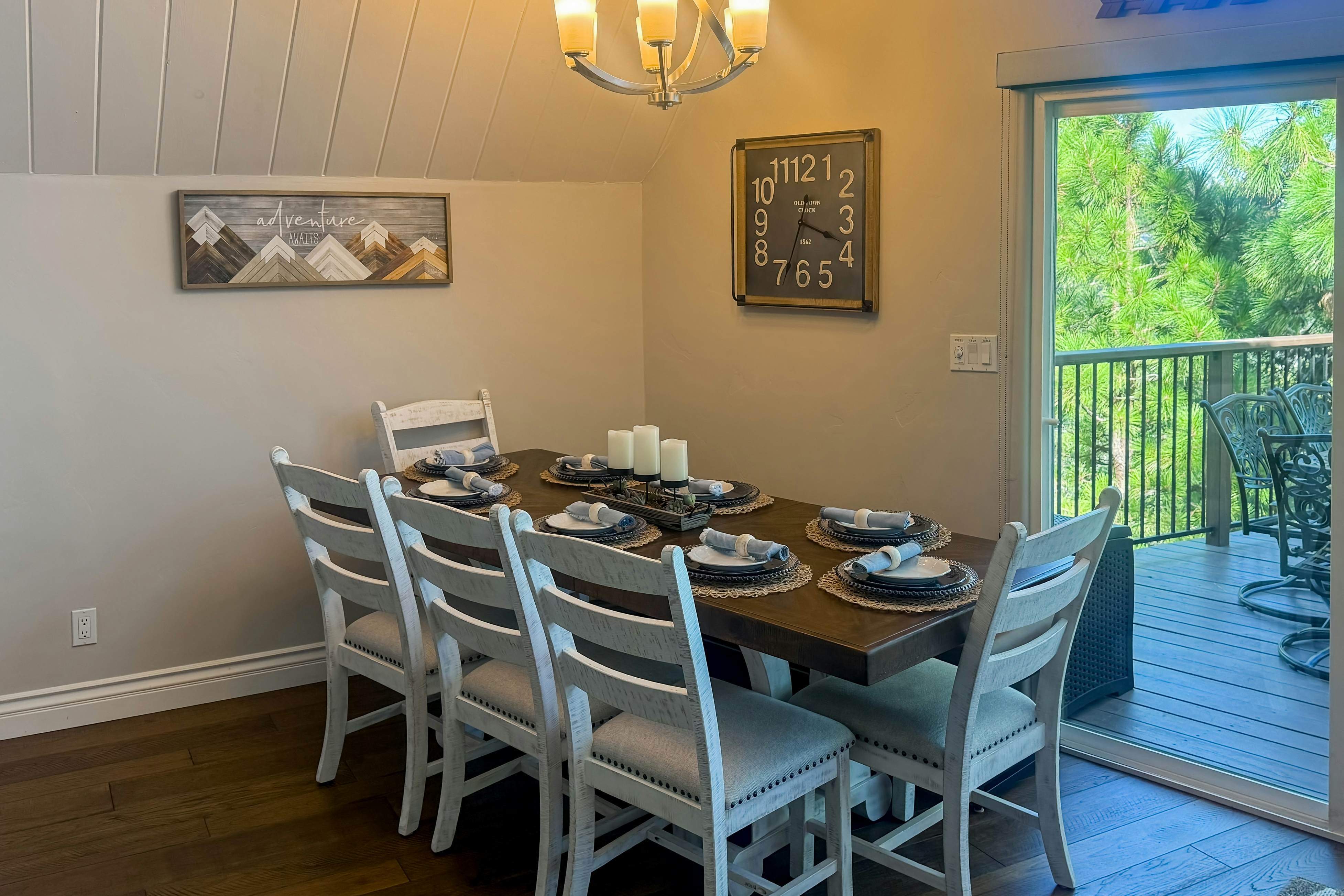 Surreal Feel Lakeview Chalet 