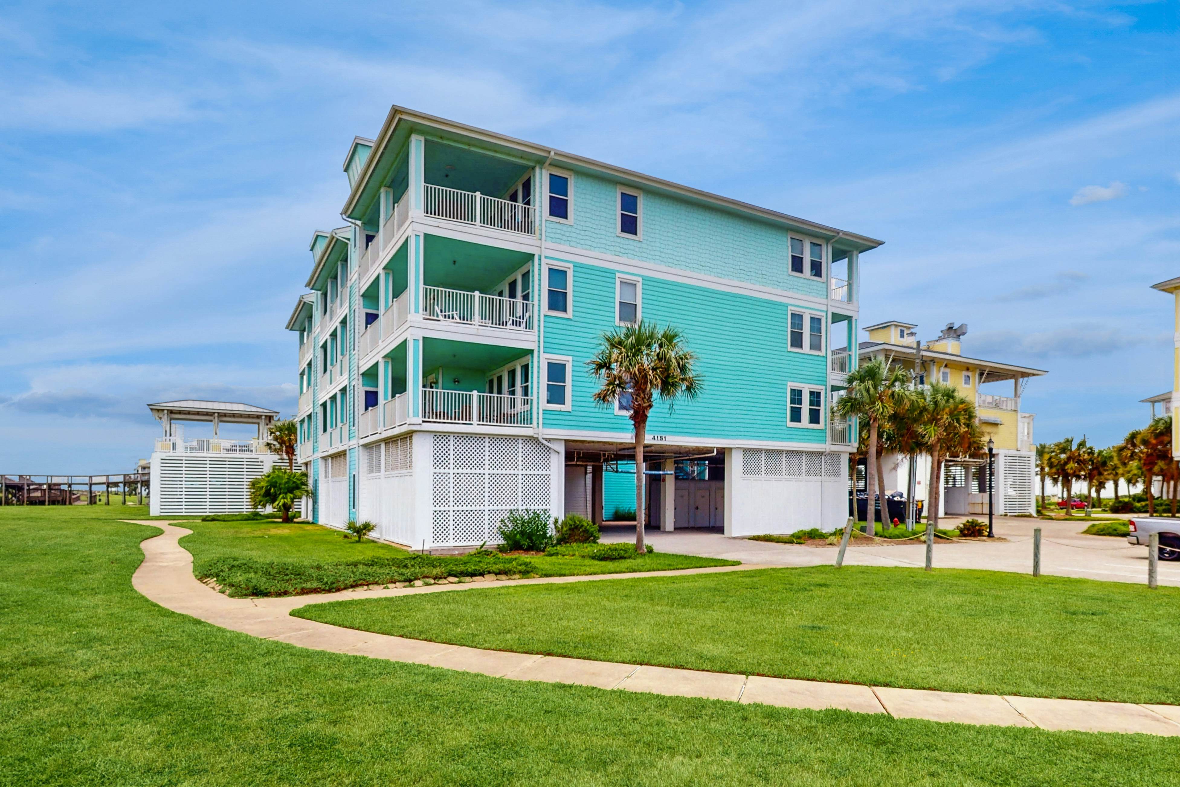 Pointe West Resort - Treasure on the Beach