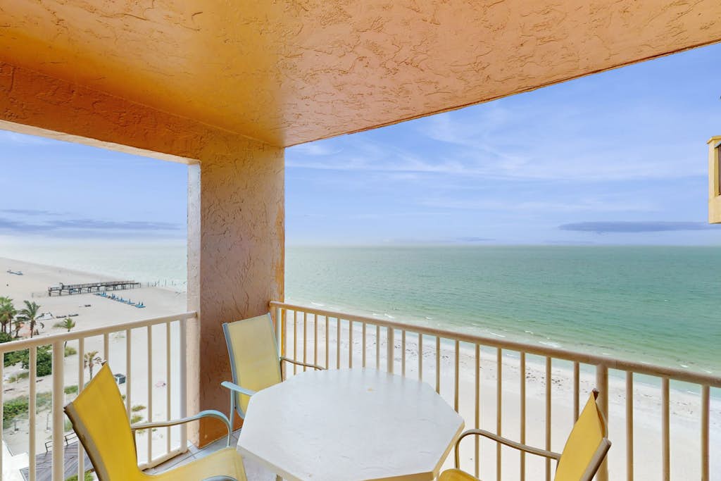 Beachfront condo with Gulf view balcony and central AC snowbirds OK — Indian Shores, FL — vacation rental