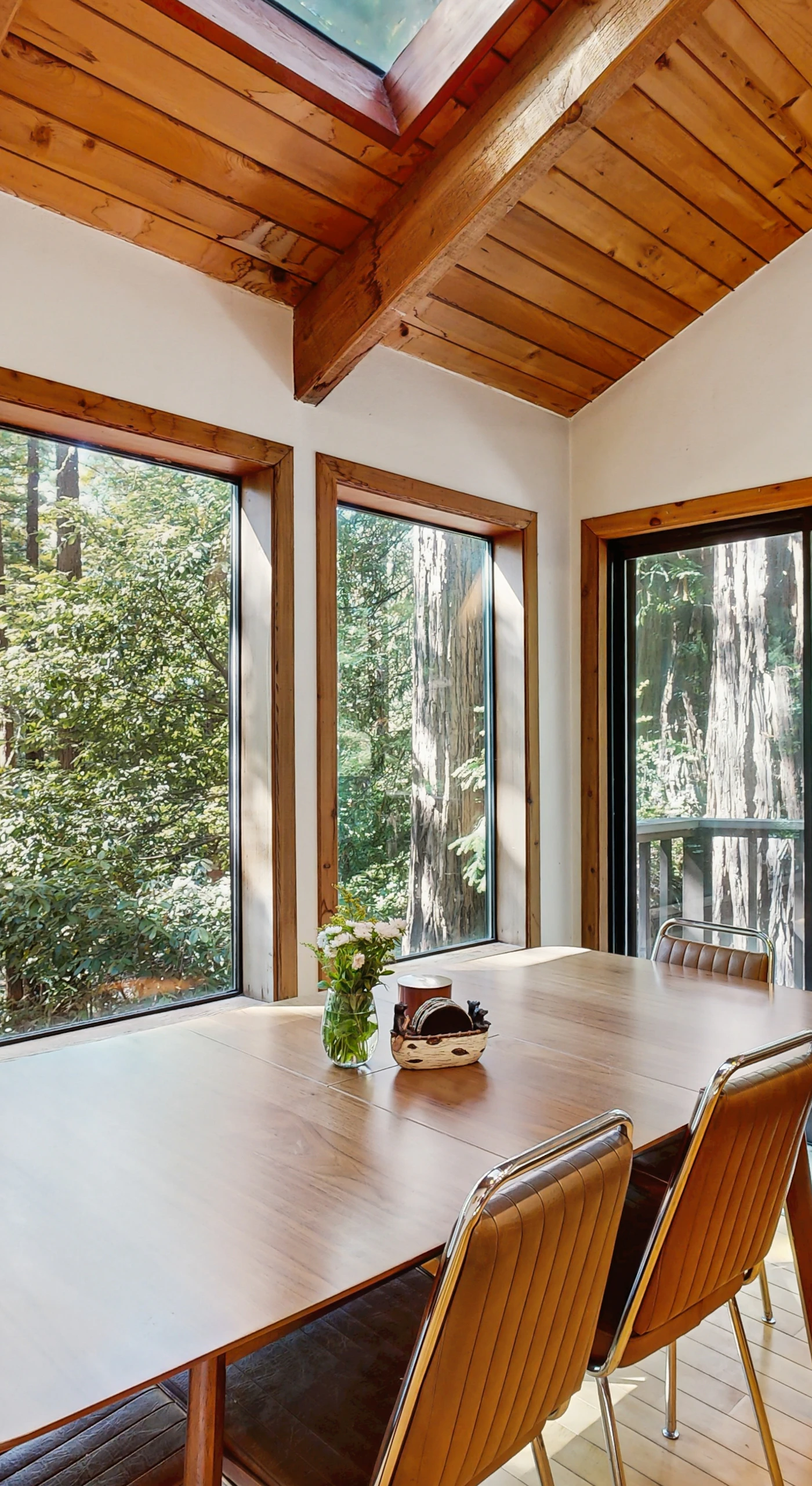 Dine surrounded by nature in this bright dining area, where the forest views make every meal feel like a special occasion.