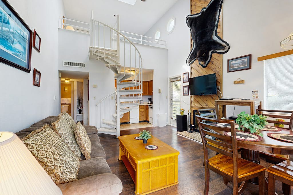 Smoky Mtn Retreat Near Downtown・Hot Tub・Pool・Games — Gatlinburg, TN — vacation rental