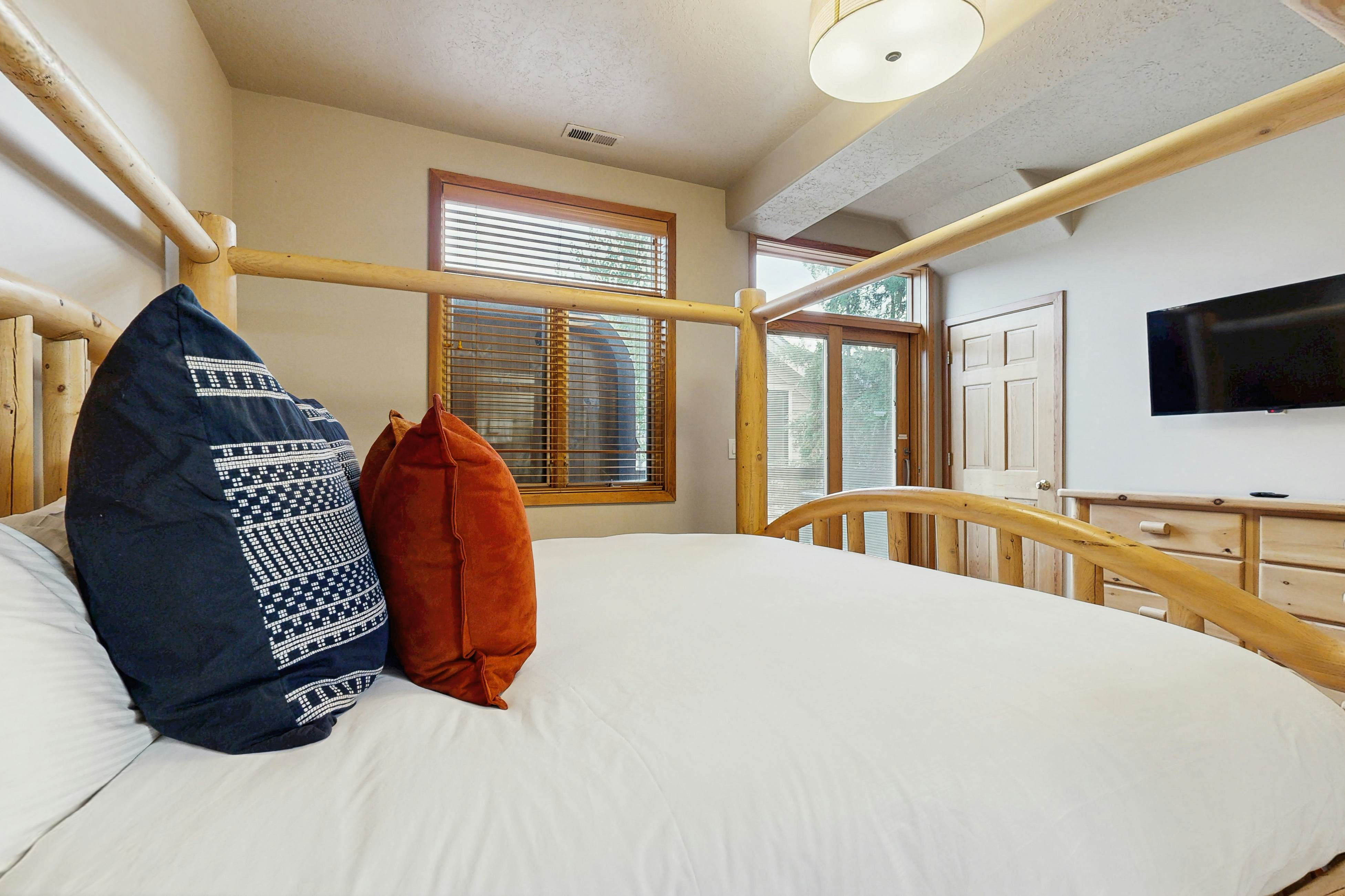 Luxury Old Town Ski House-Steps to Slopes