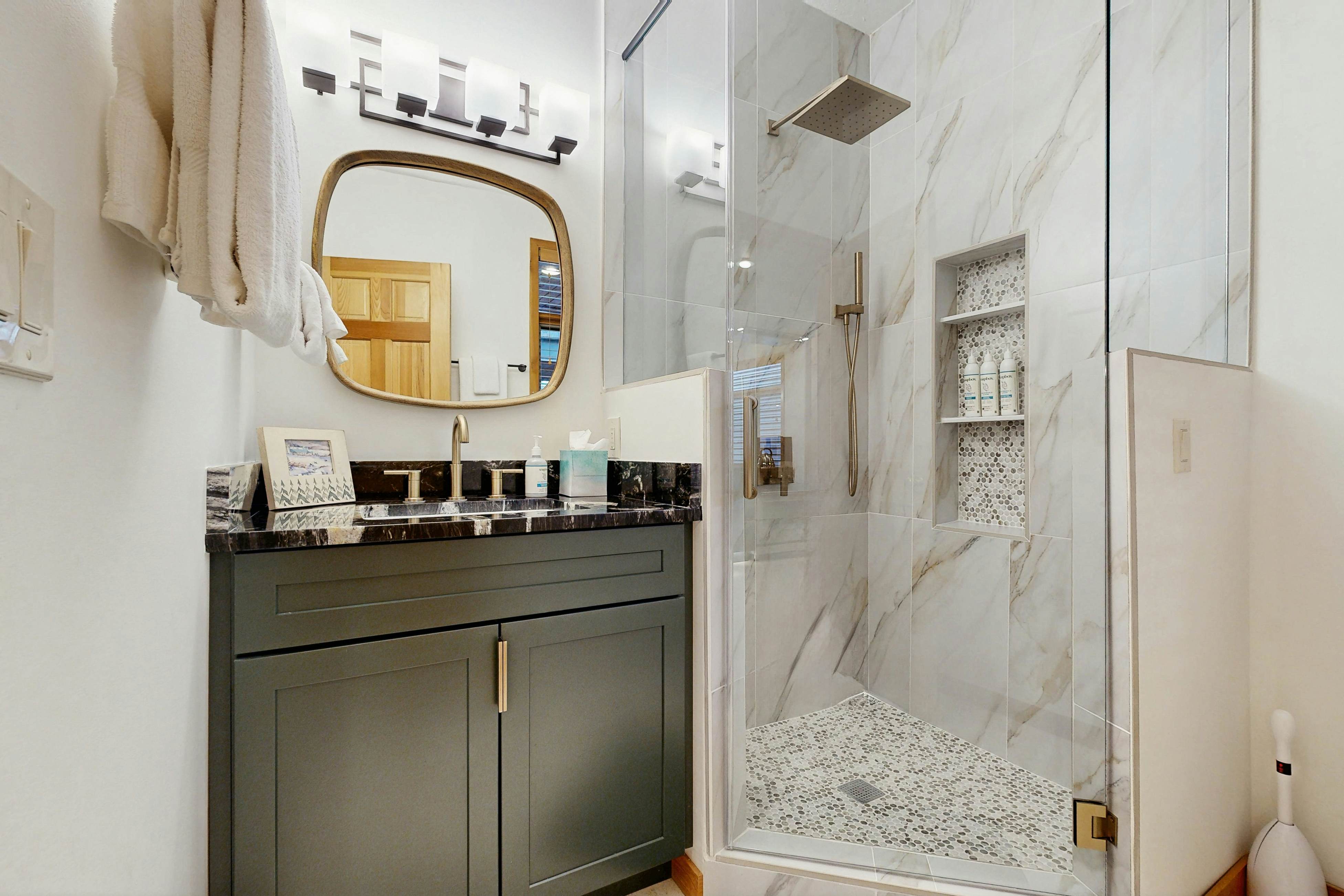 Luxury Old Town Ski House-Steps to Slopes