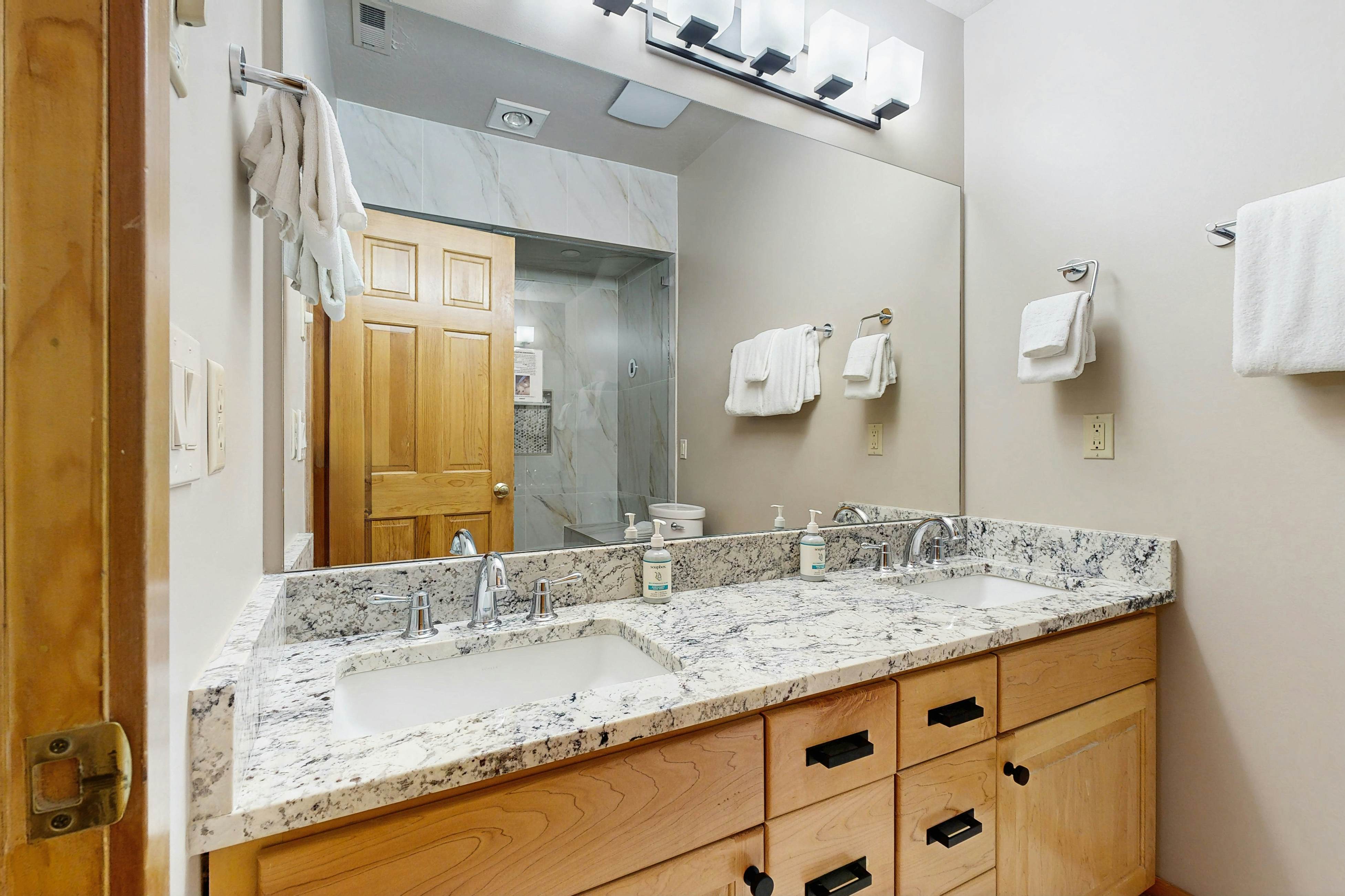 Luxury Old Town Ski House-Steps to Slopes