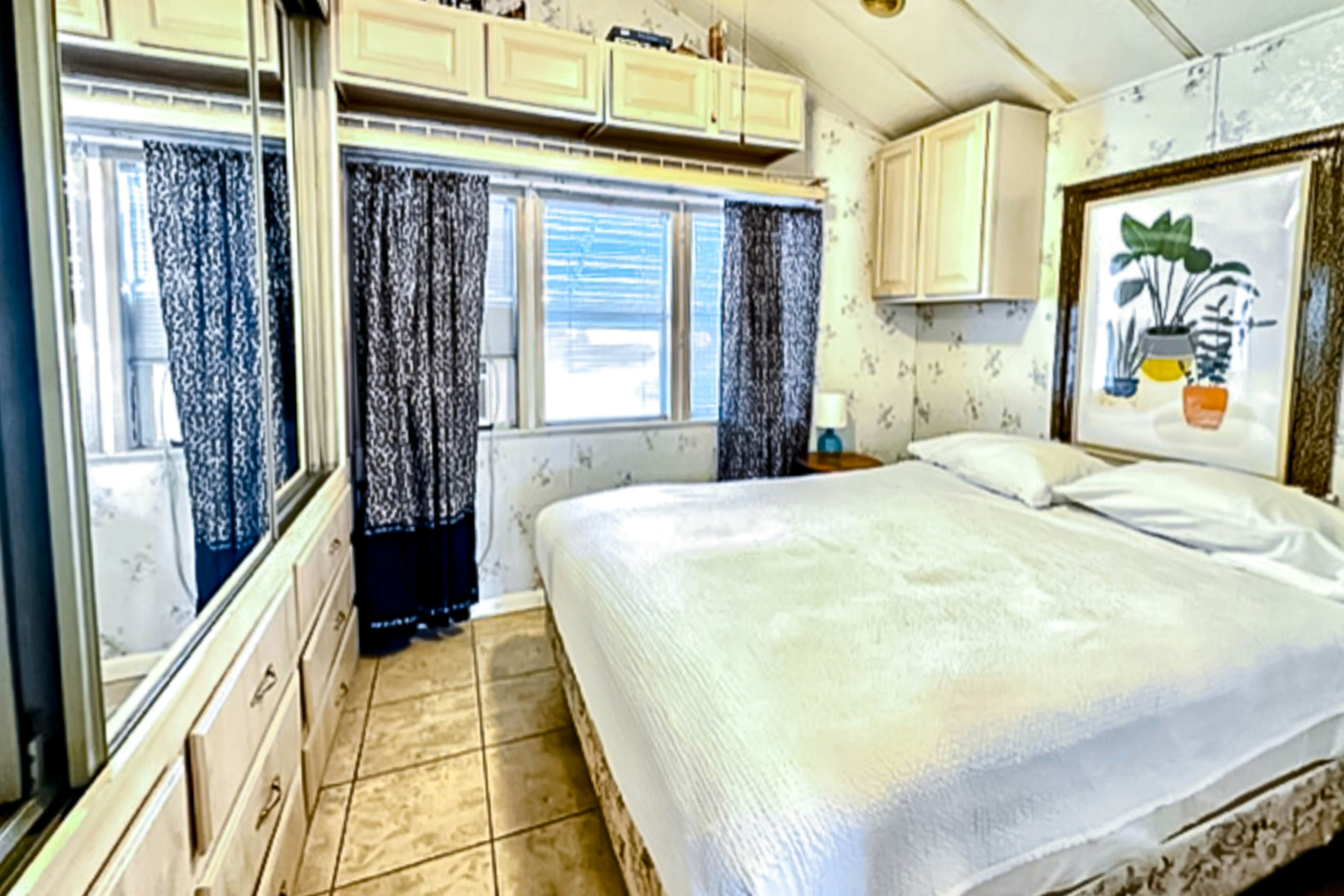 Long Island Village 495 W. Clam