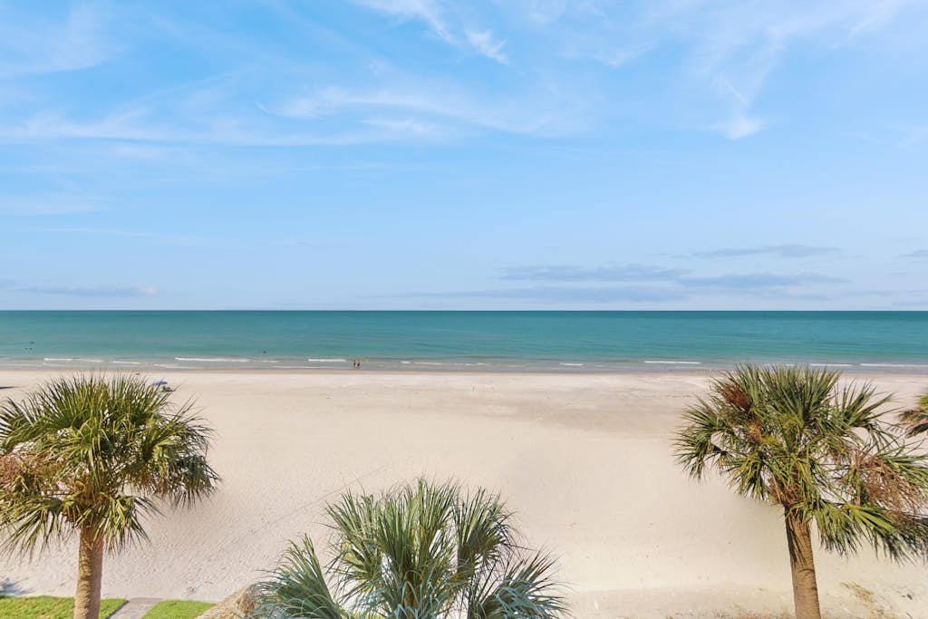 Beachfront oasis with exquisite Gulf views resort shared beachfront heated pool and tennis — Redington Shores, FL — vacation rental