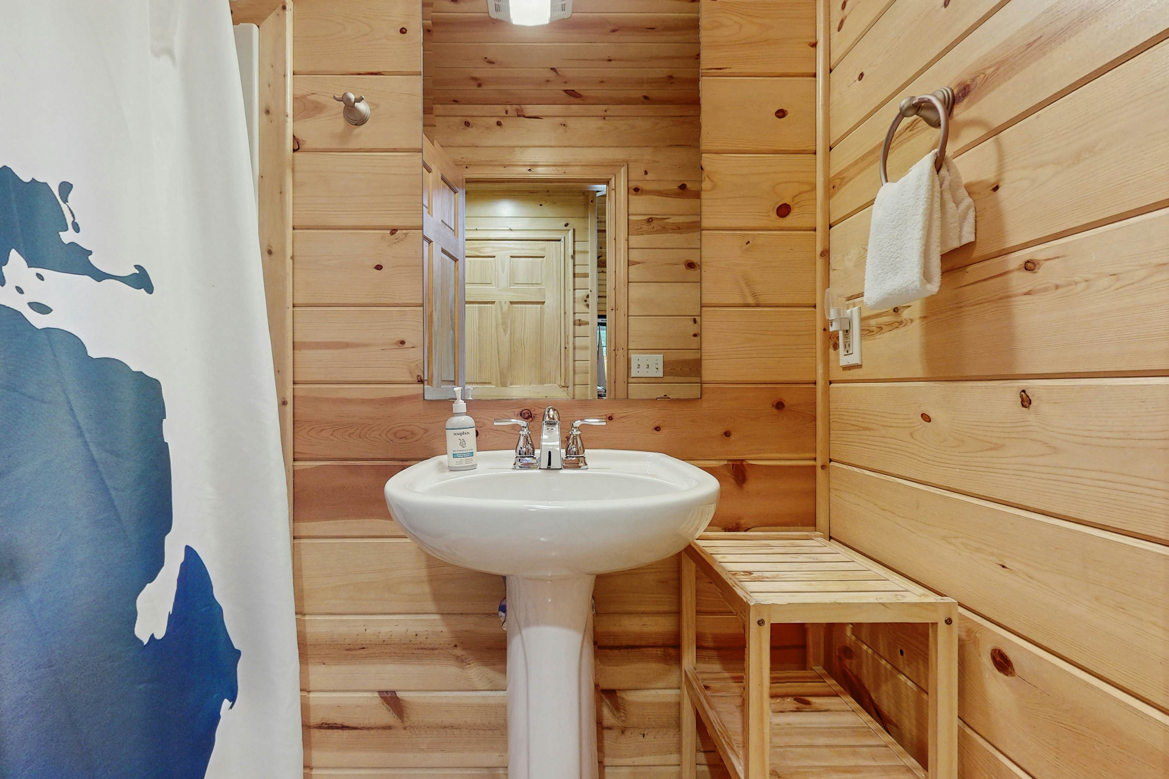 Kingfisher Cove Cabin 19