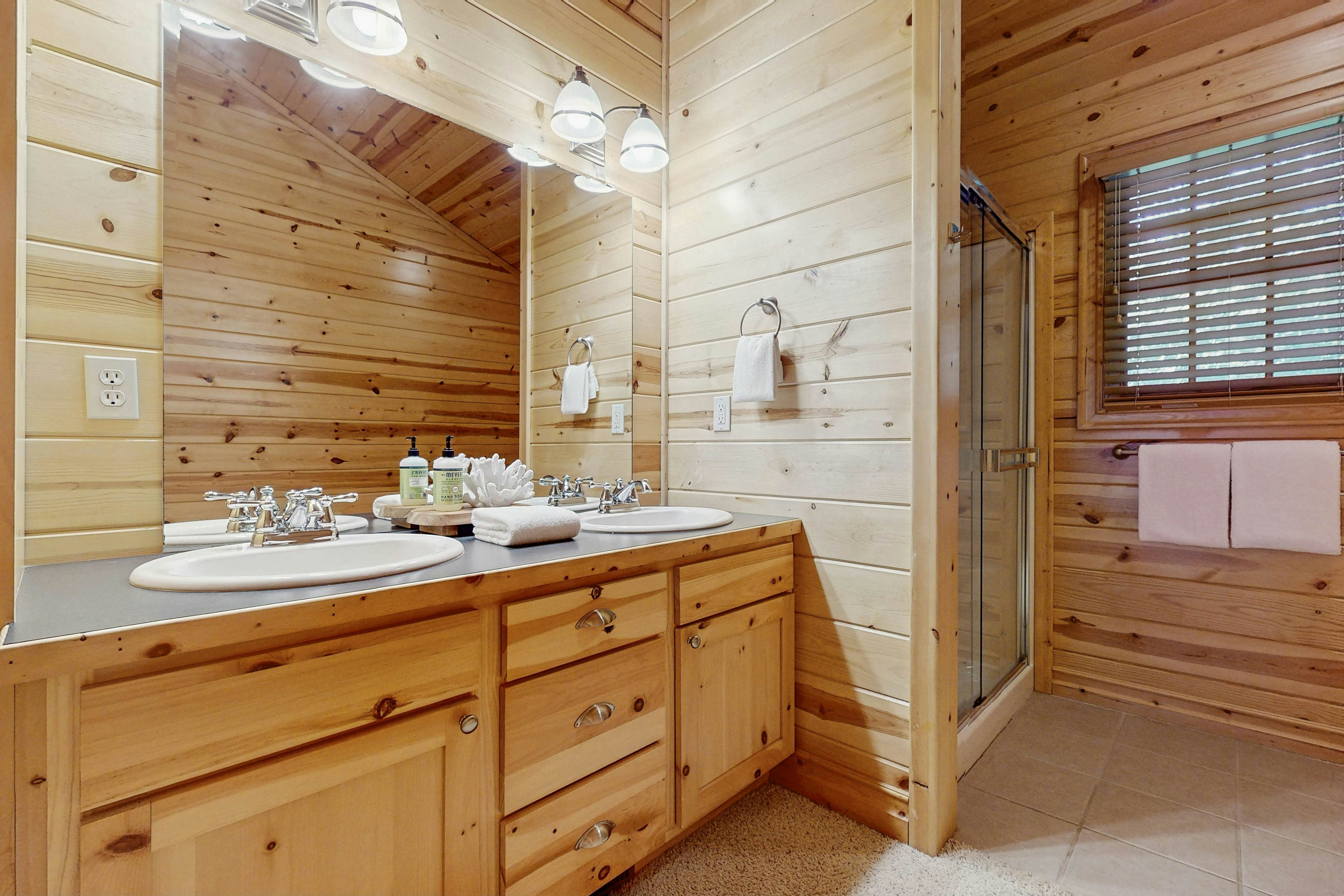 Kingfisher Cove Cabin 19