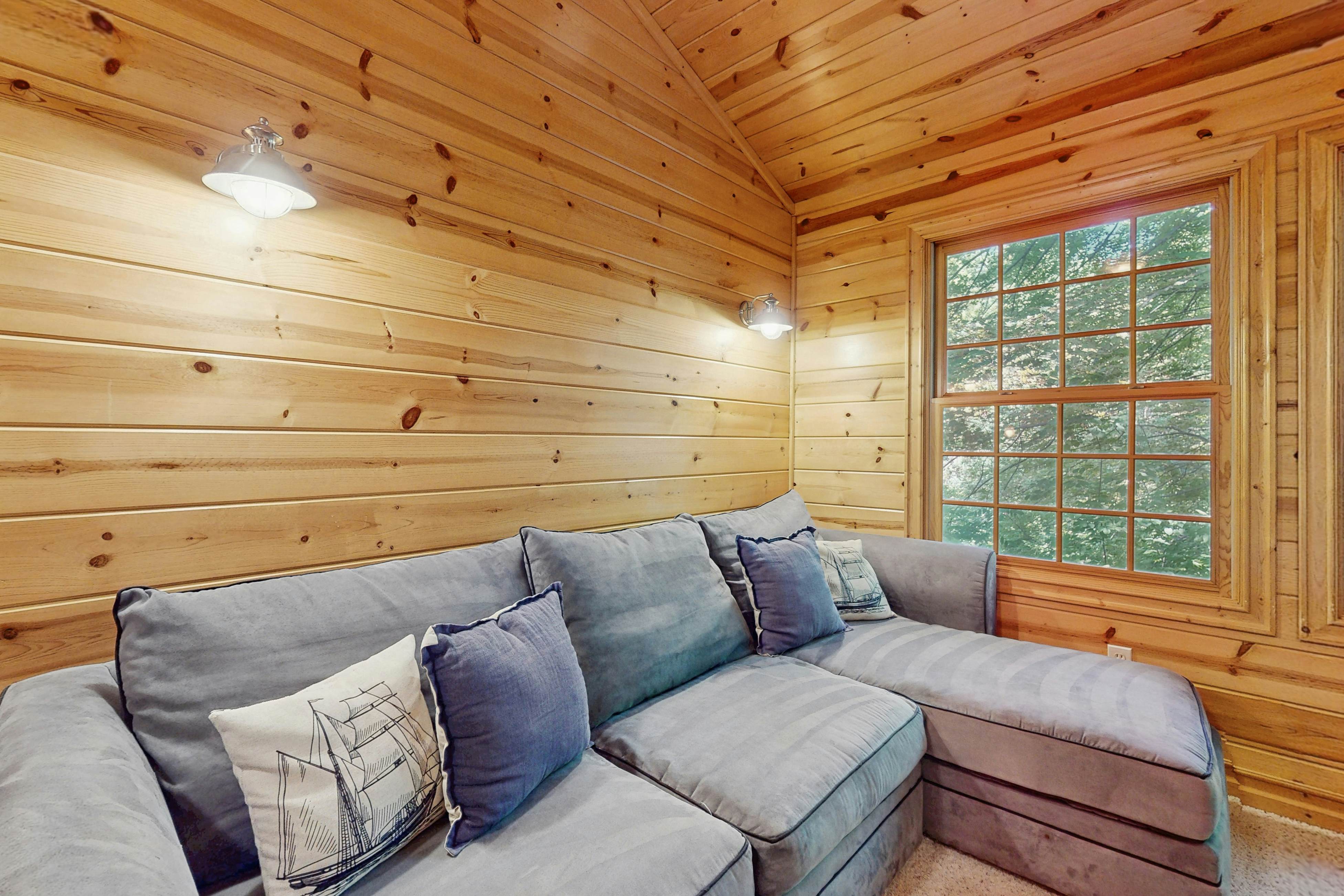 Kingfisher Cove Cabin 19