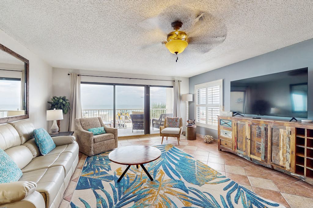 Corner condo with endless Gulf views full kitchen and balcony dogs welcome — Indian Shores, FL — vacation rental