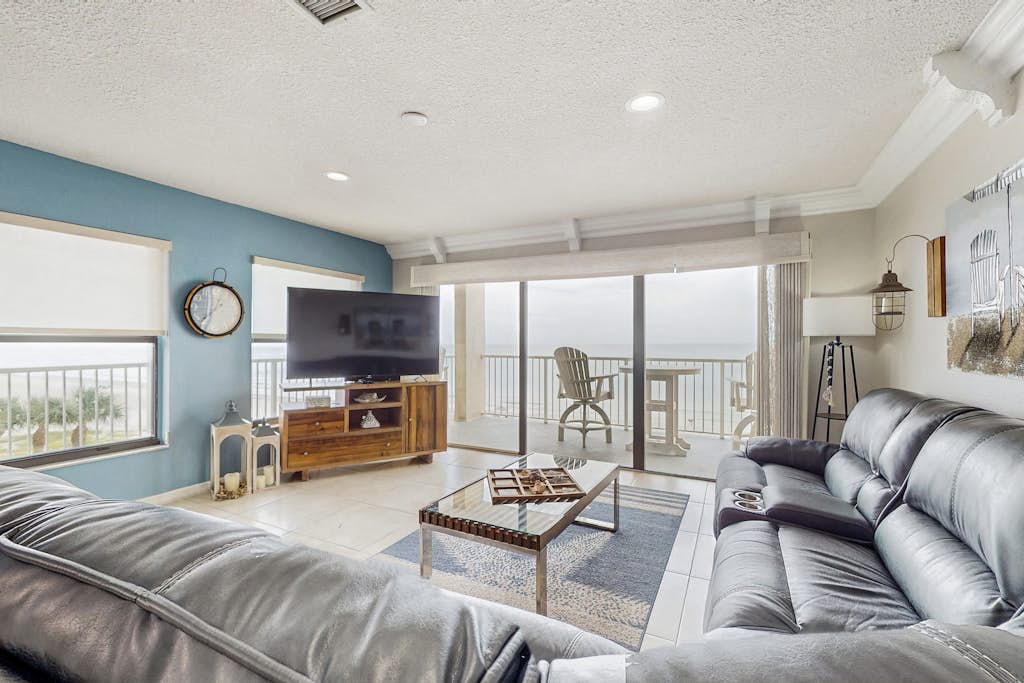 Coastal condo with sweeping Gulf views and wraparound balcony dogs welcome — Indian Shores, FL — vacation rental