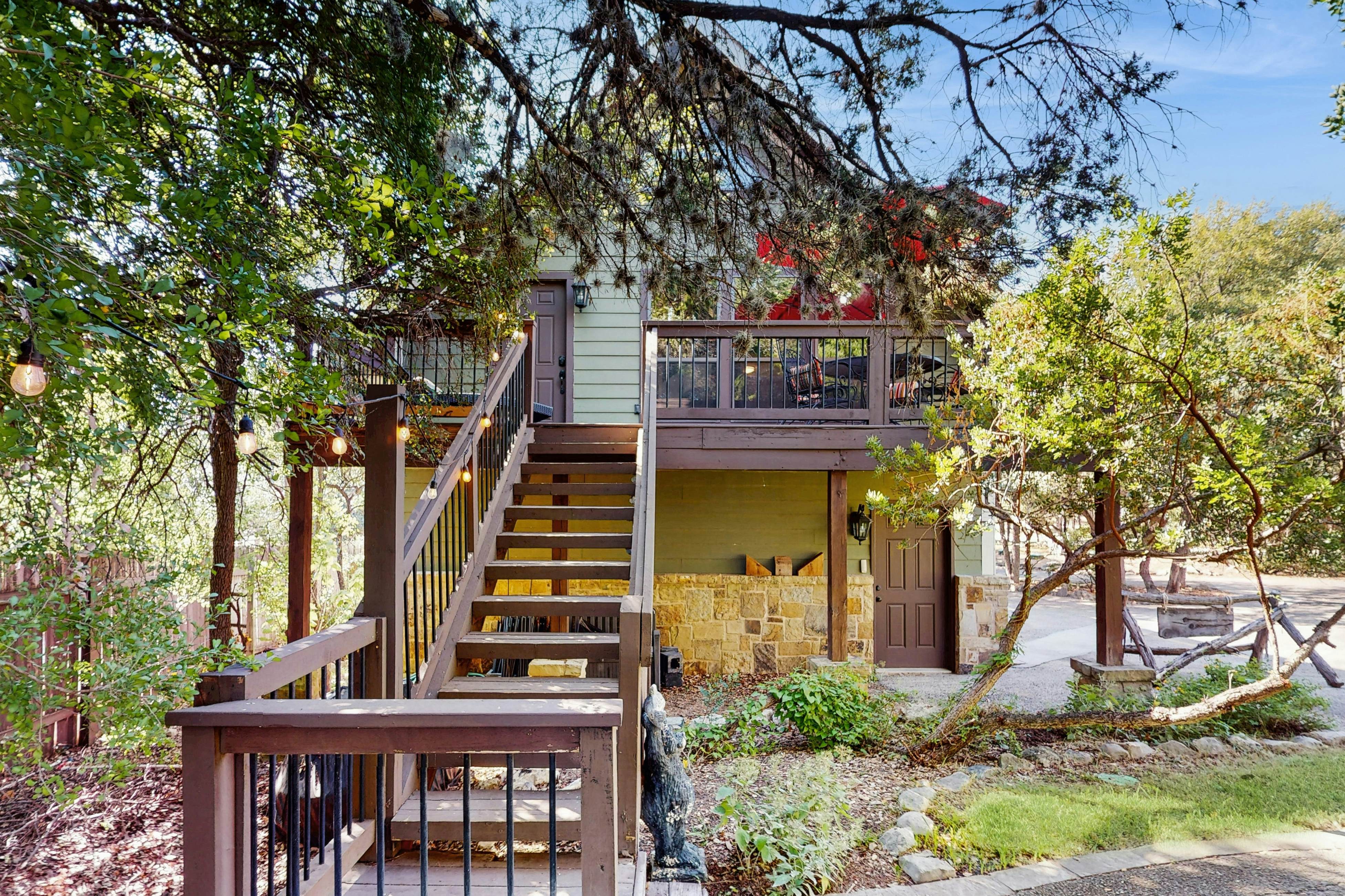 Charming Gruene Guesthouse w/ Hot Tub