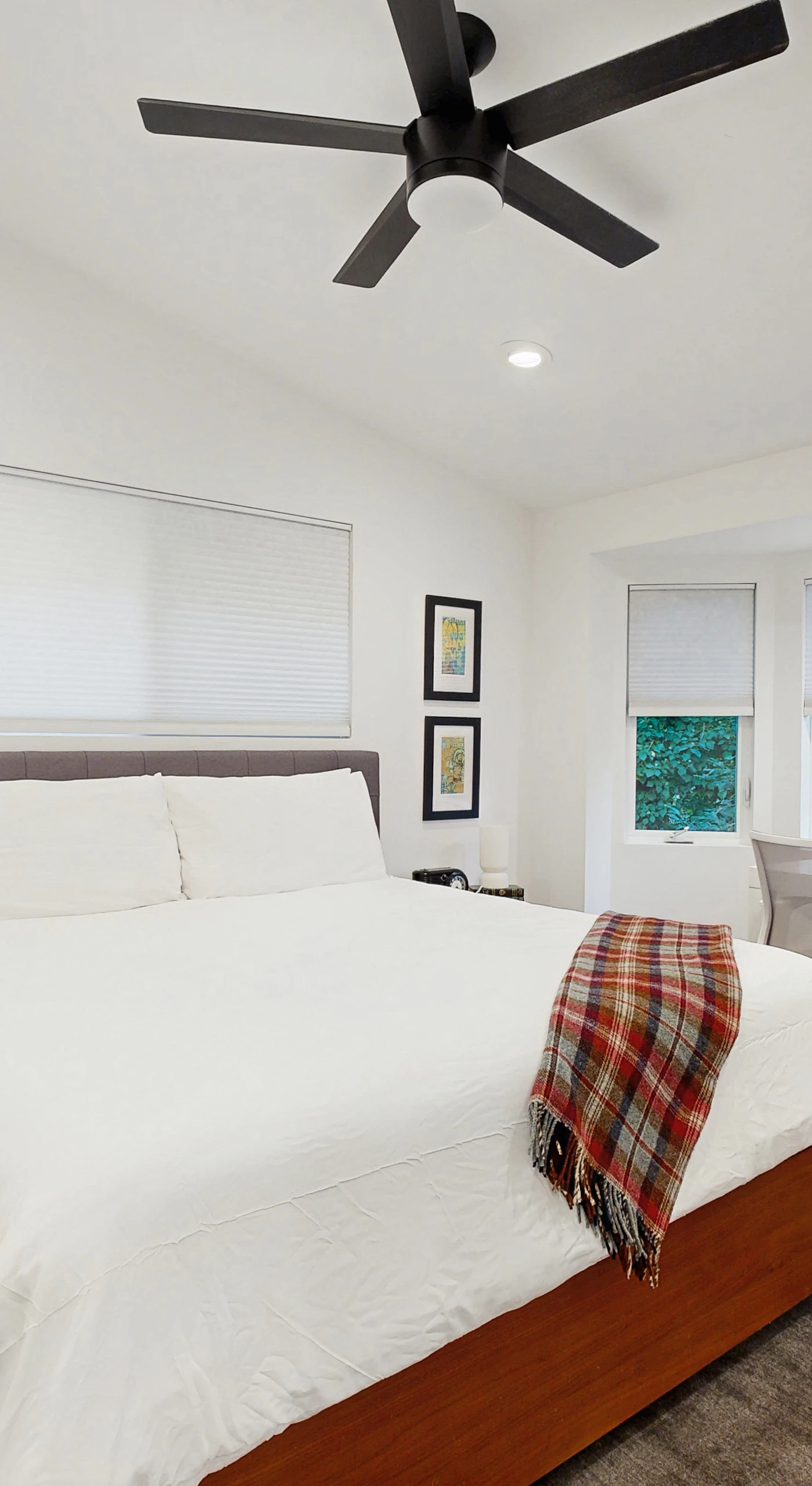 Drift off in the king bedroom under a whisper-quiet ceiling fan — crisp white linens and a work desk await your Healdsburg retreat.