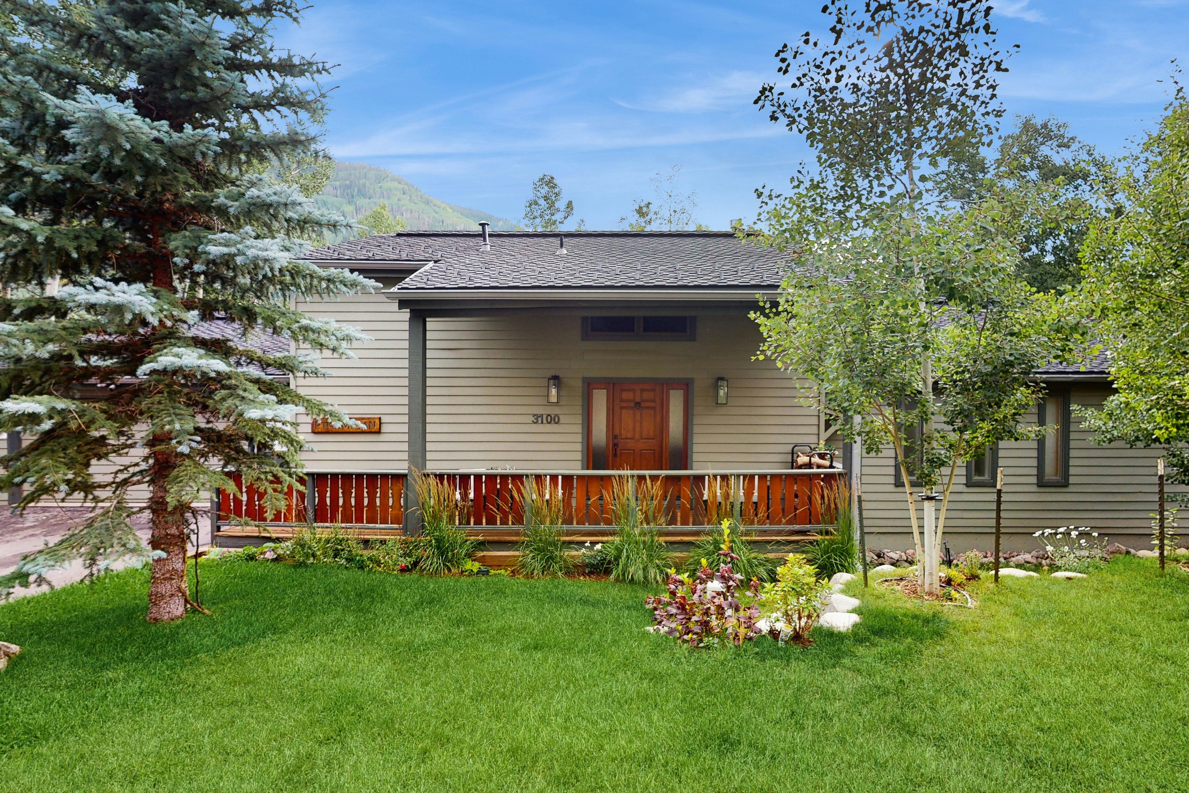 Booth Falls Estate (Chalet + Bungalow)