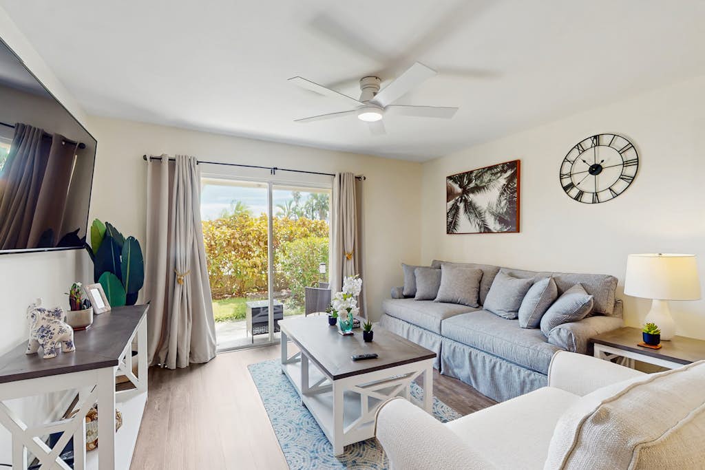 Beautiful condo near beaches and activities with pool access and golf course view — St. Petersburg, FL — vacation rental