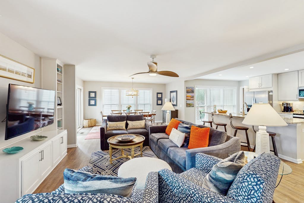 Waterfront dream home with pool, lagoon views & screened porch — Hilton Head, SC — vacation rental