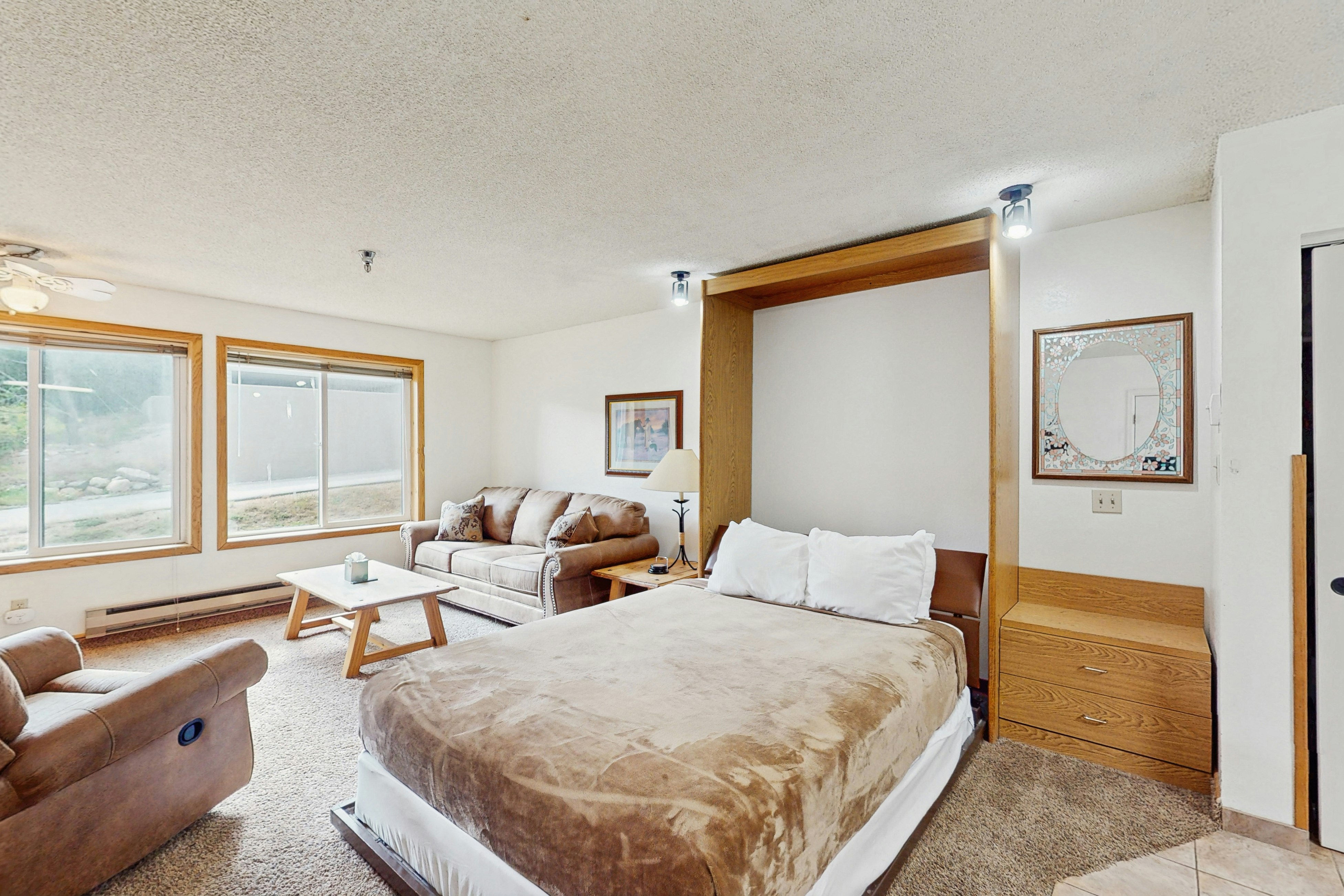 Snowblaze Condominiums E103