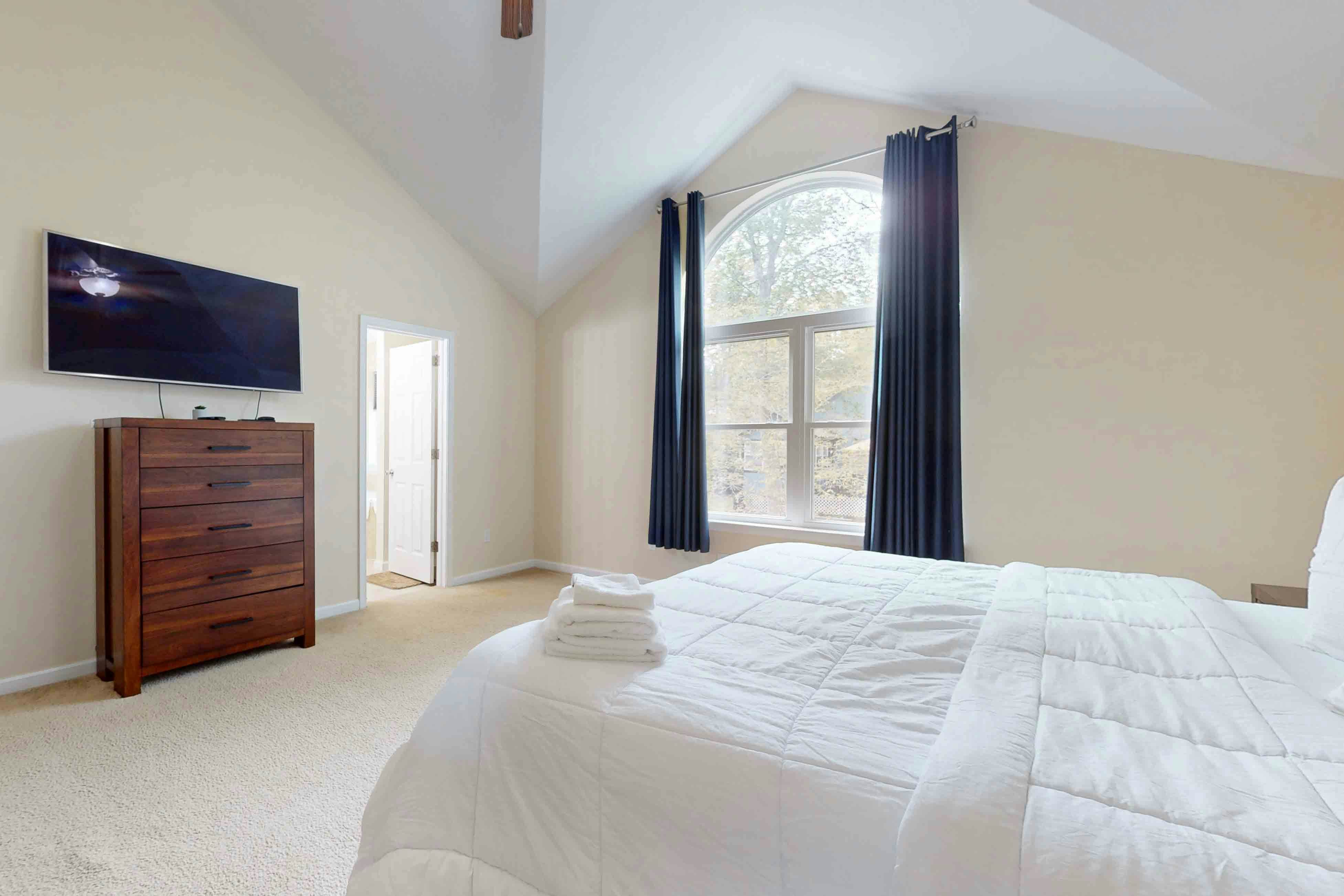 Pocono Waterside Escape