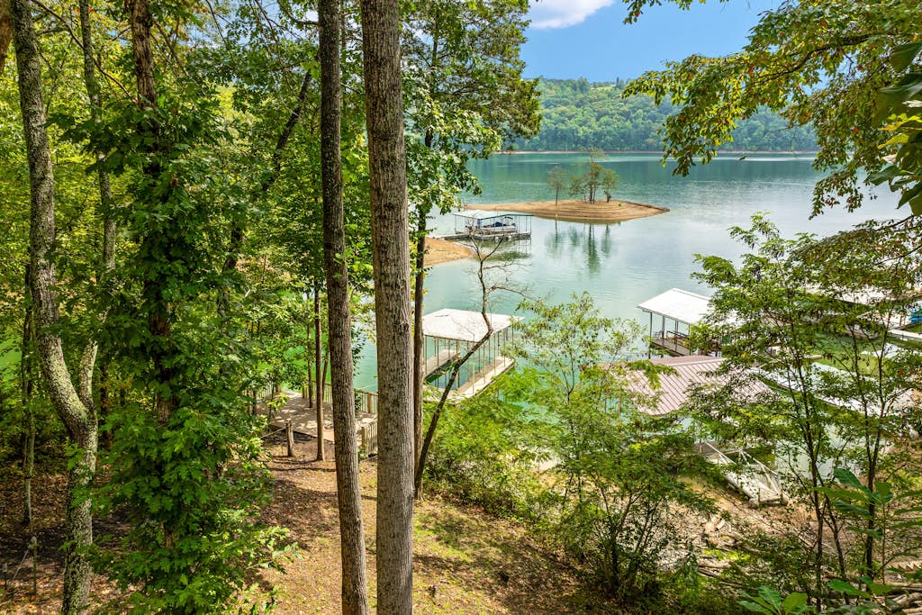 Lakefront Norris Cabin RetreatใปDockใปGamesใปHot Tub โ Norris Lake, TN โ vacation rental