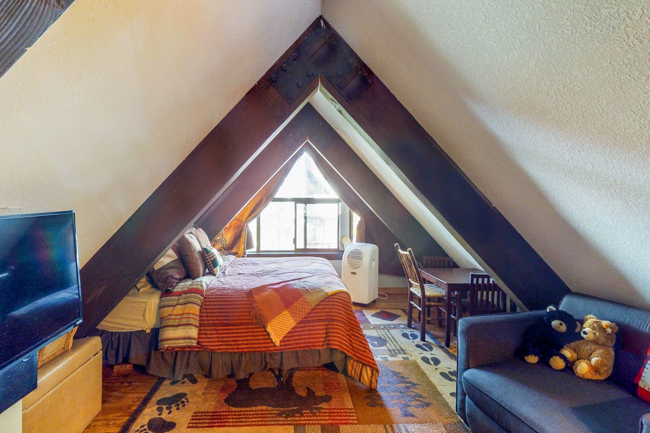 Pine Cone Cottage | 2 BD Vacation Rental in Incline ...