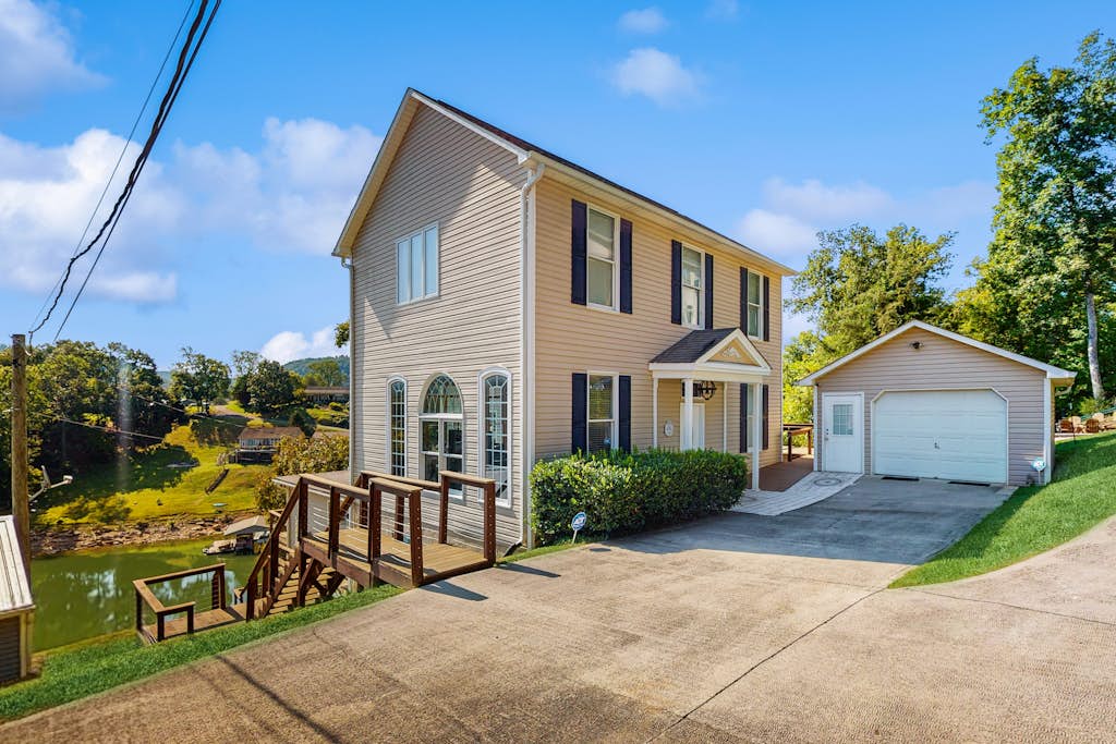 Stunning Lake Front Home, Sleeps 13, Dock, Views โ Norris Lake, TN โ vacation rental
