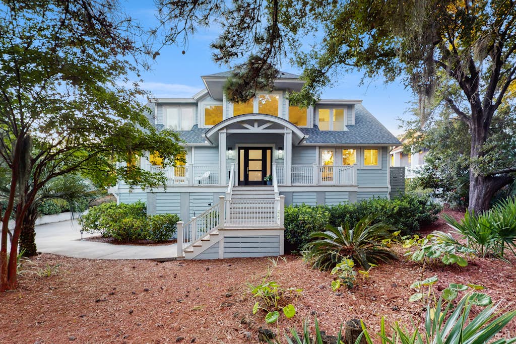 Delightful home with large deck, full kitchen, Pack-N-Play, & washer/dryer — Seabrook Island, SC — vacation rental