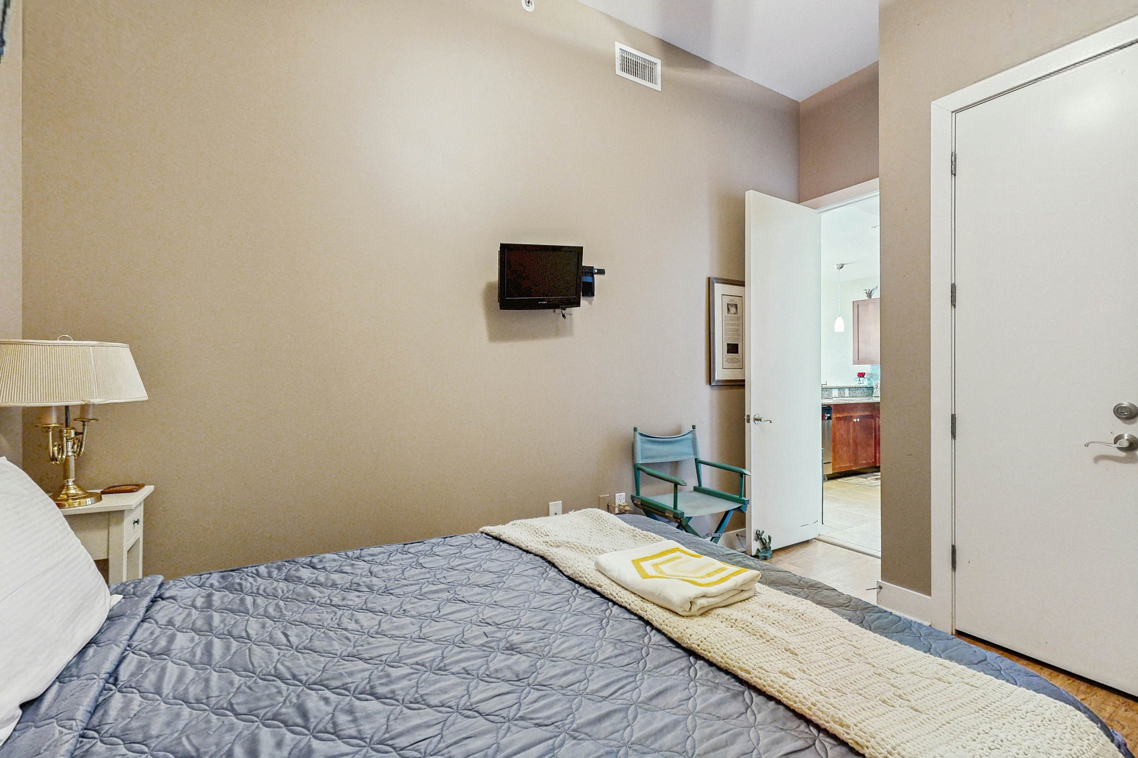 Emerald By the Sea #1302