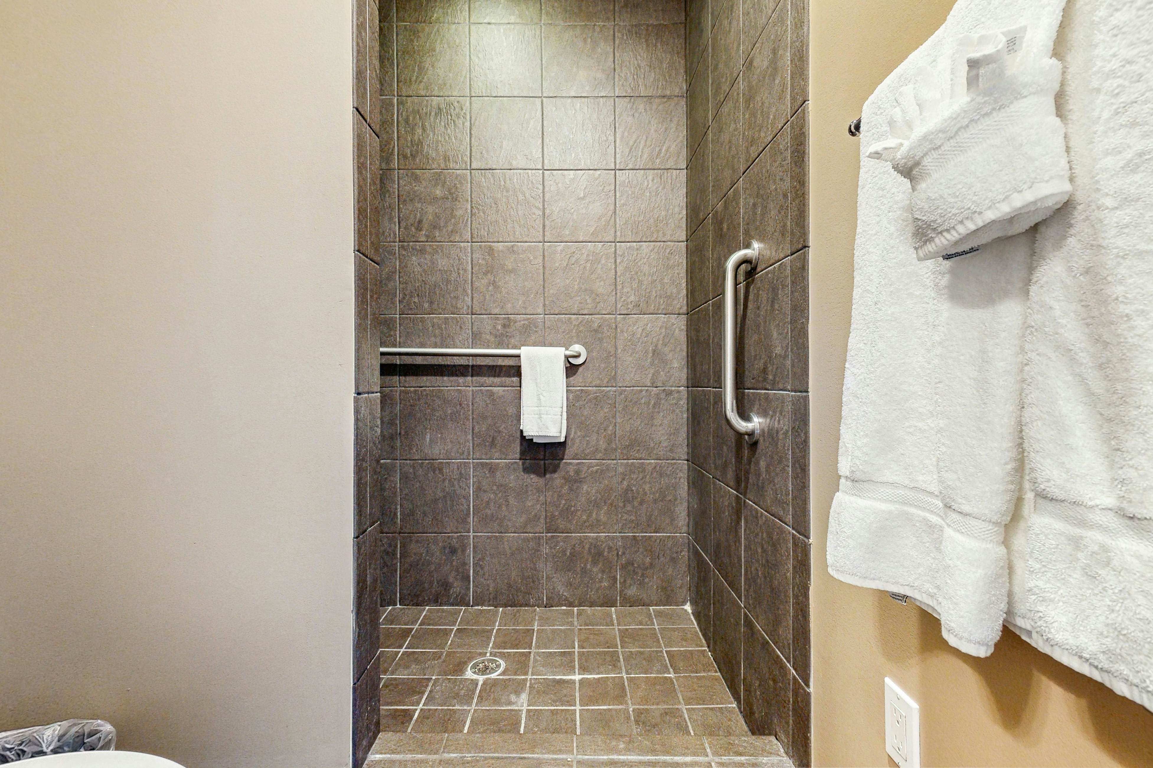 Emerald By the Sea #1302