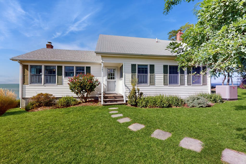 North Fork Waterfront Gem