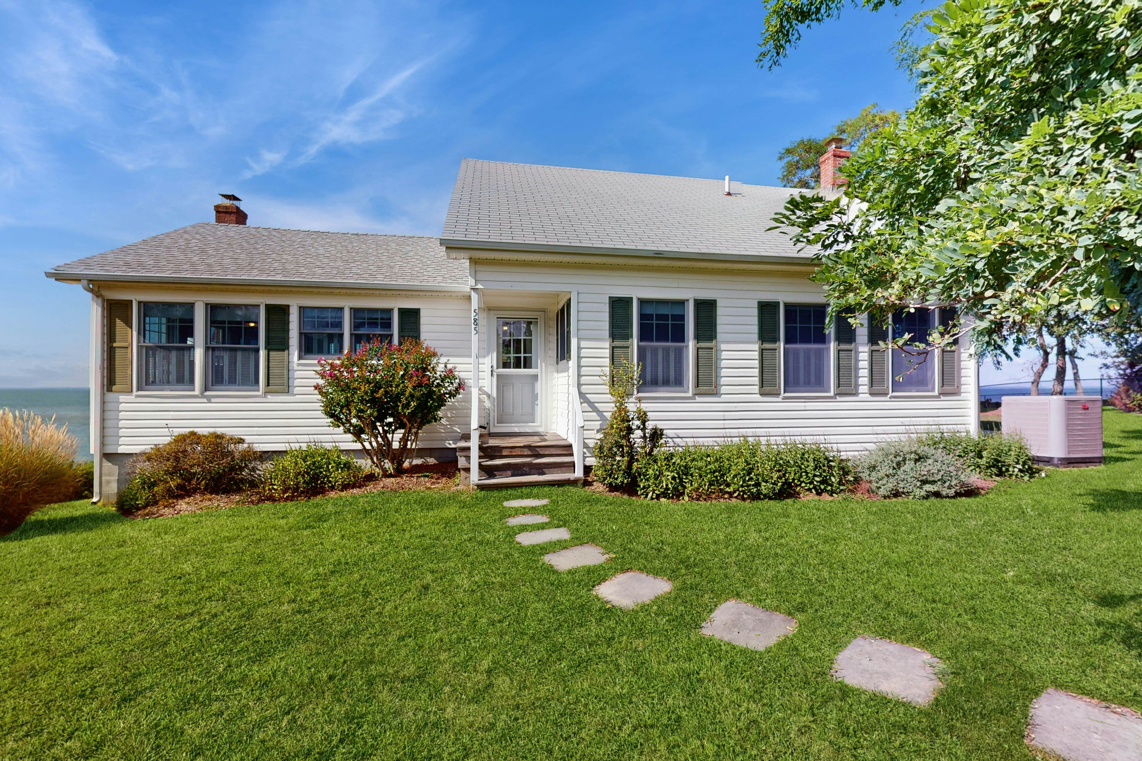 North Fork Waterfront Gem